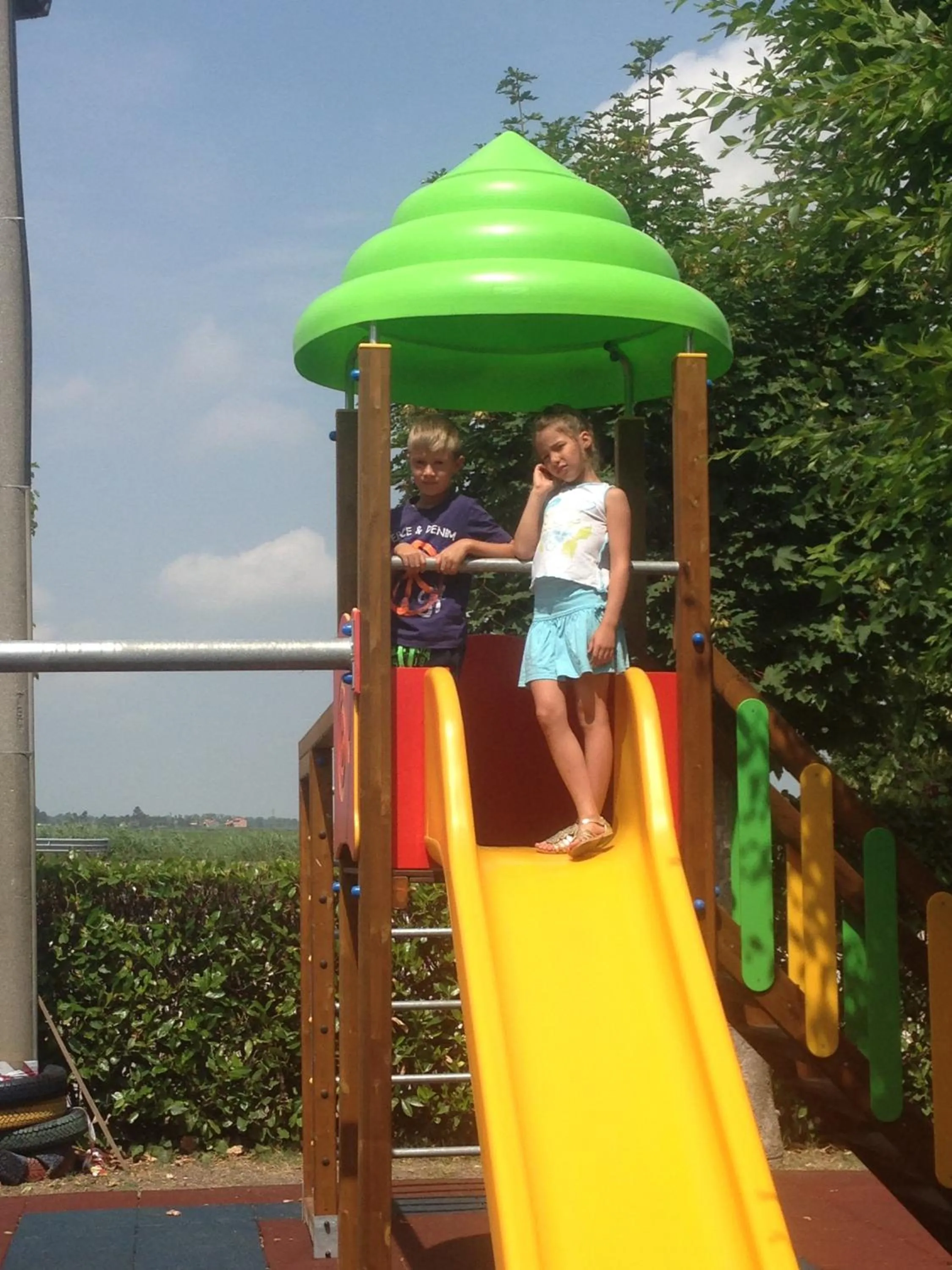 young children in Hotel Al Fogo