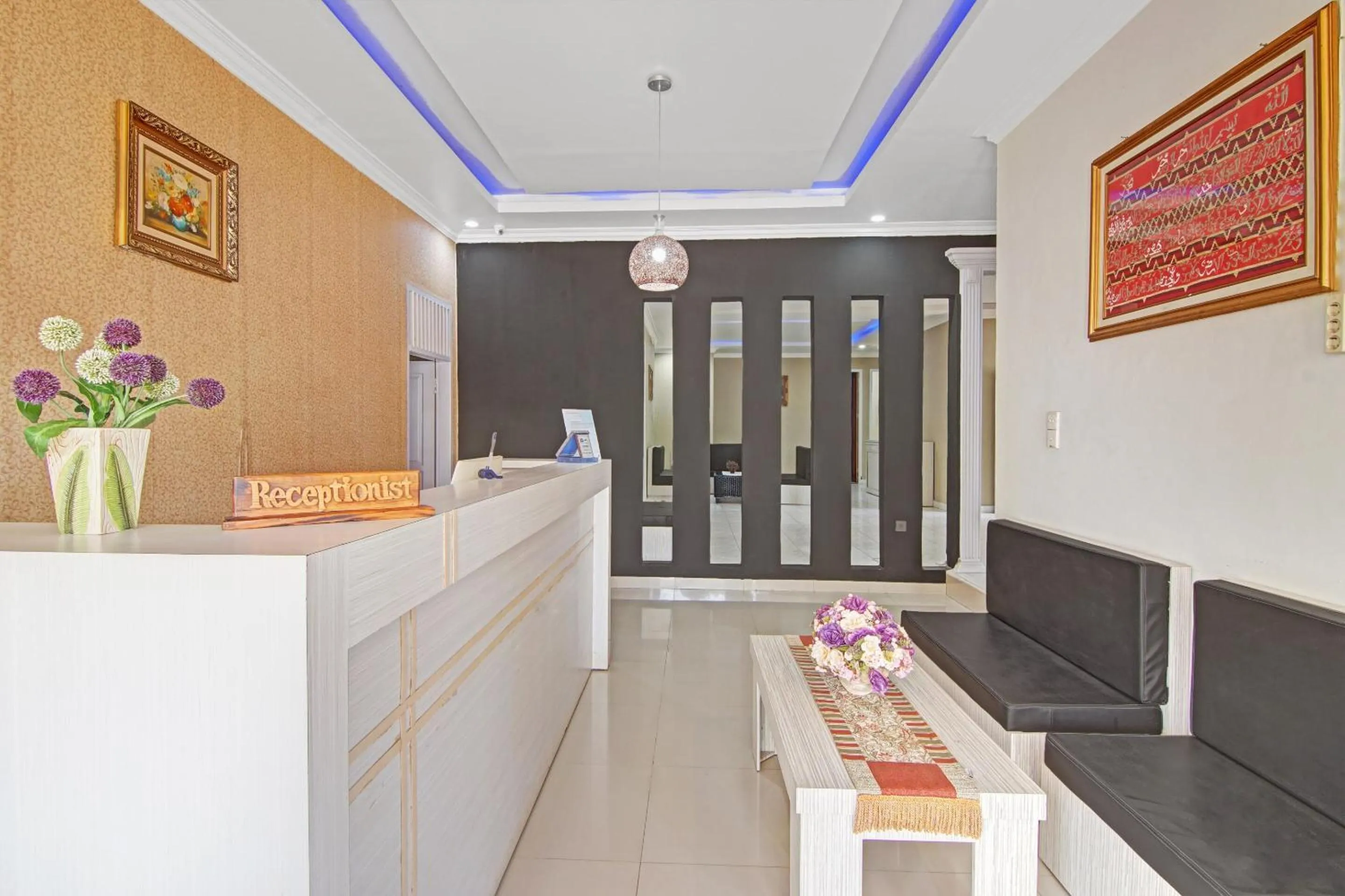Lobby or reception in Hotel Shafira Pariaman Syariah Mitra RedDoorz