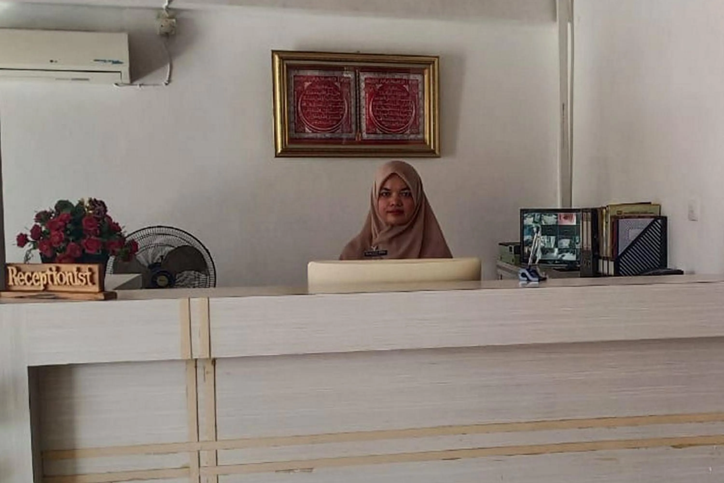 Lobby or reception in Hotel Shafira Pariaman Syariah Mitra RedDoorz