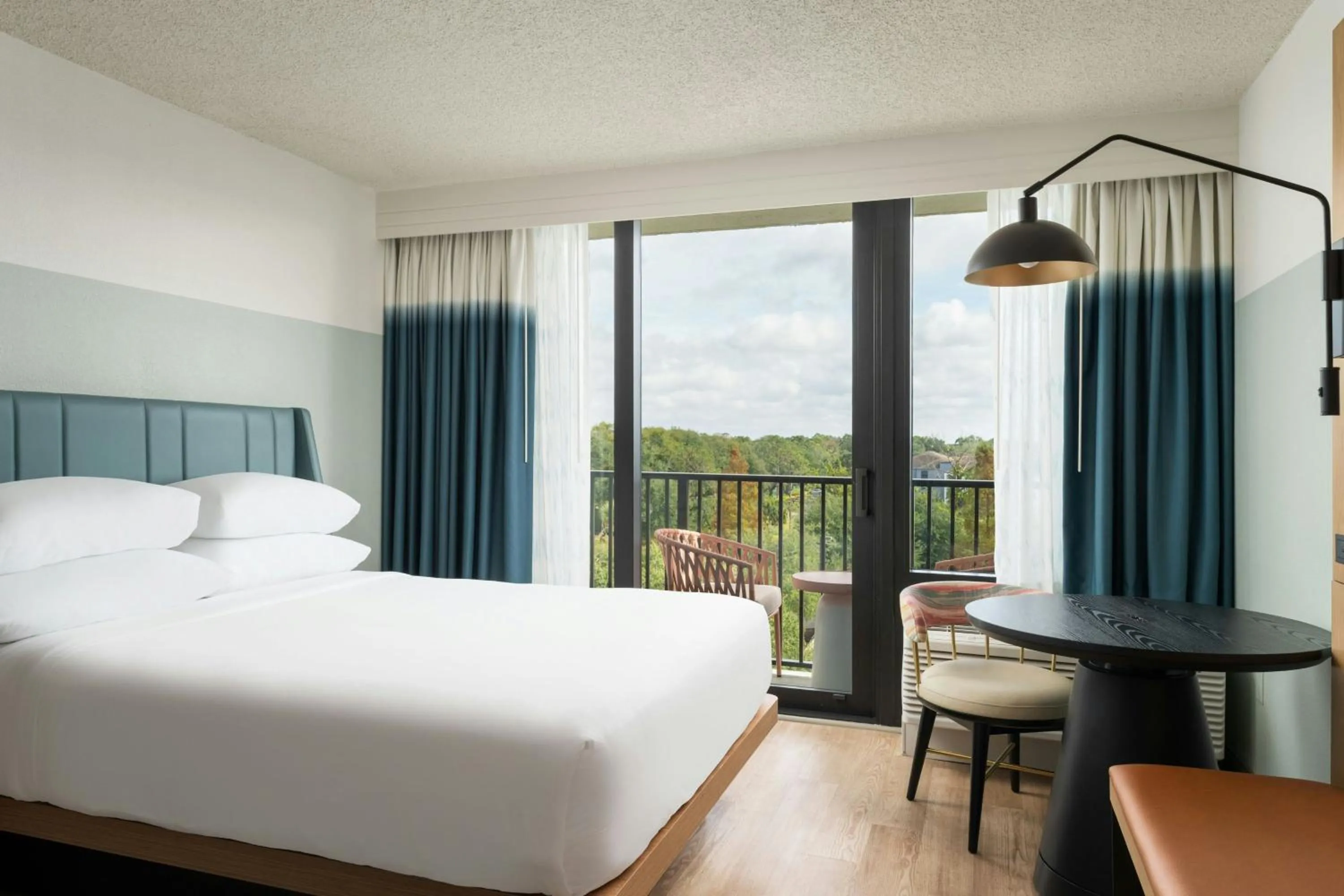 Photo of the whole room, Bed in Sheraton Orlando Lake Buena Vista Resort