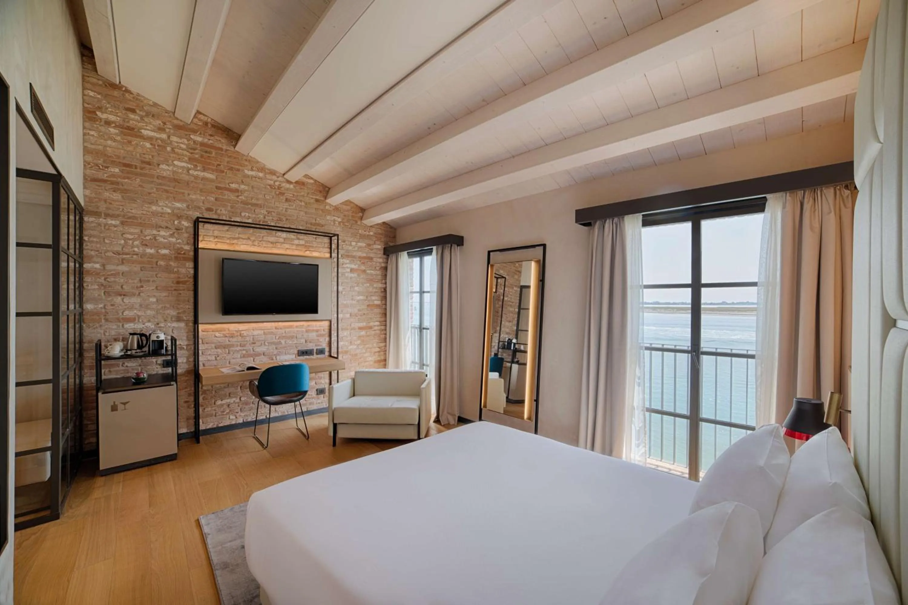 TV and multimedia, Bed in NH Collection Murano Villa