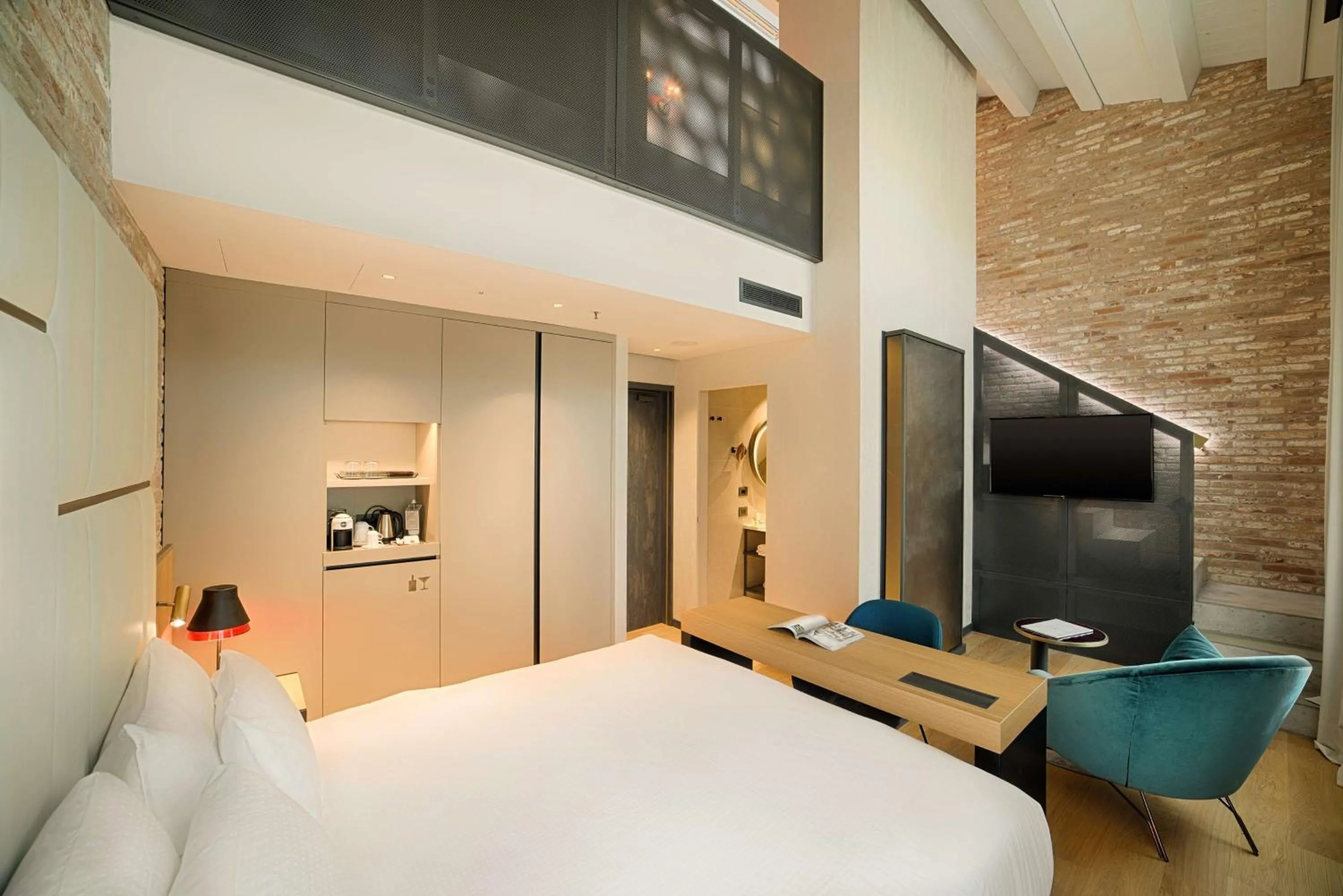 Photo of the whole room, Bed in NH Collection Murano Villa