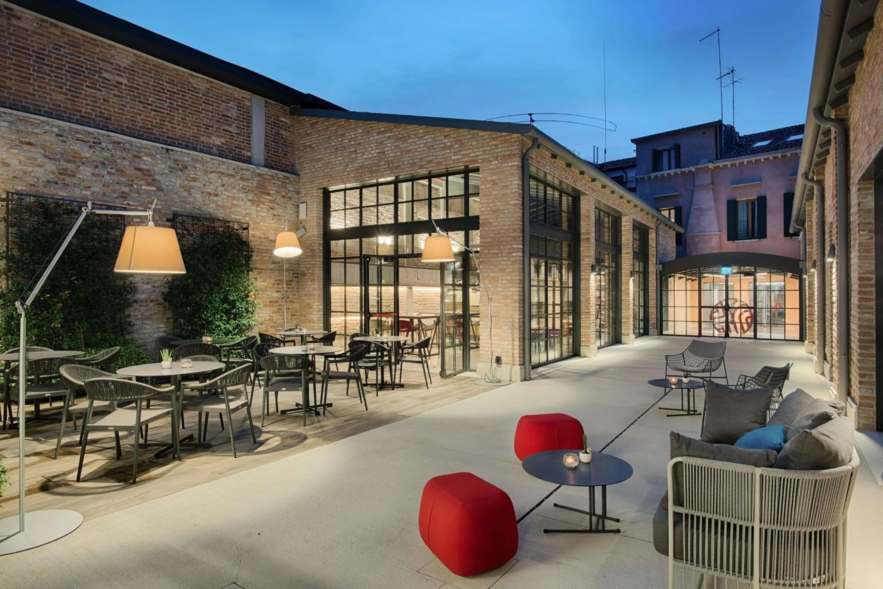 Restaurant/places to eat in NH Collection Murano Villa