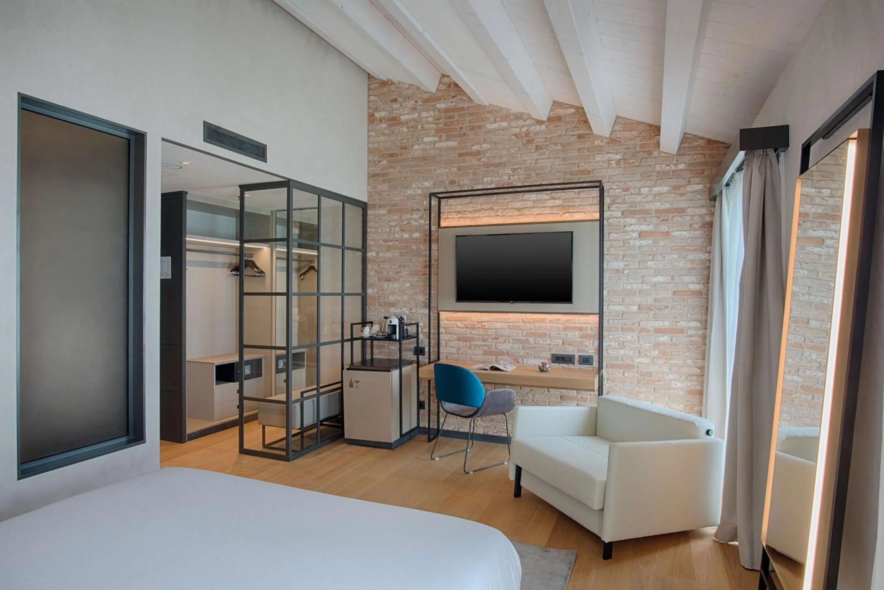 Photo of the whole room, Bed in NH Collection Murano Villa