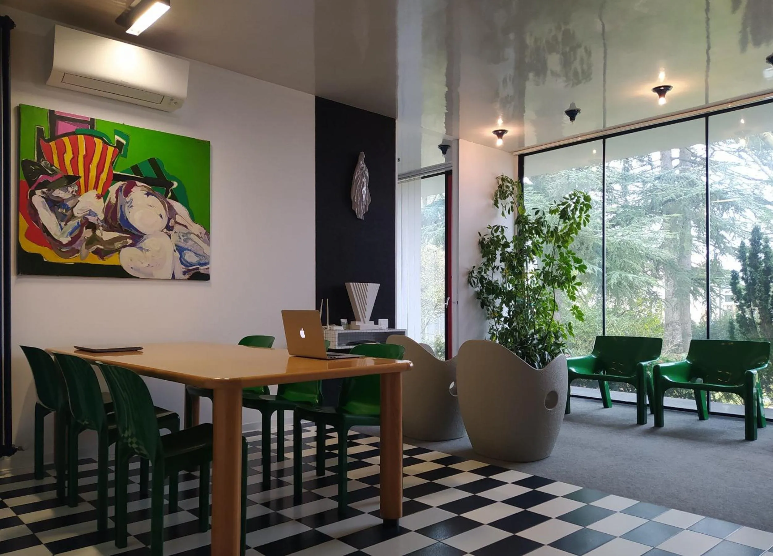 Seating area in Sacramora