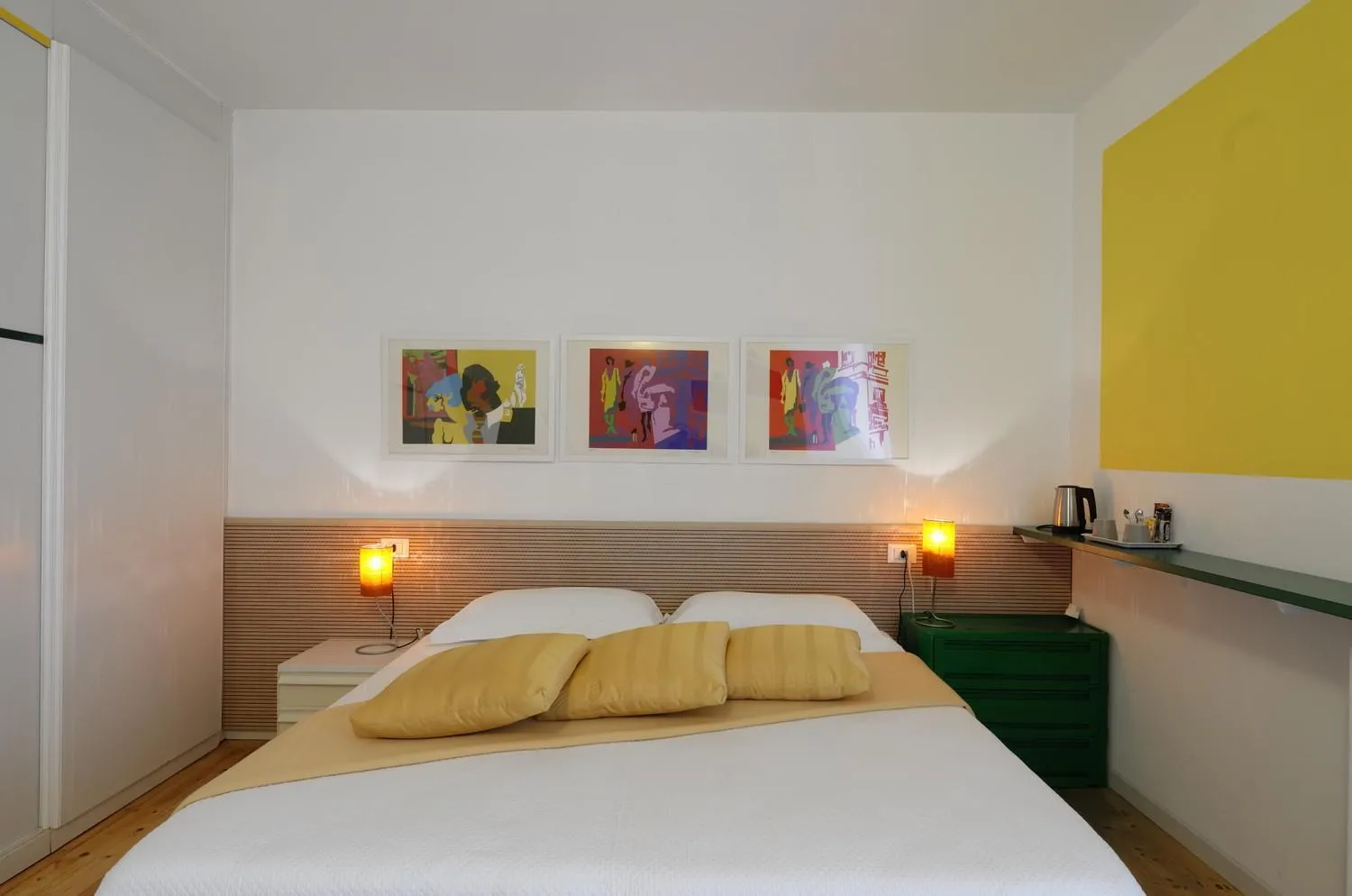 Bedroom, Bed in Sacramora