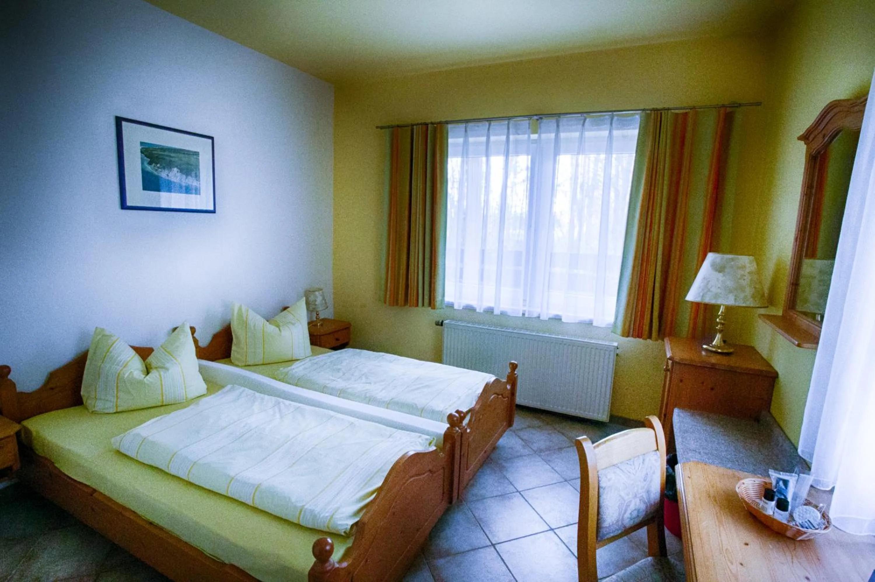 Photo of the whole room, Bed in Hotel Rosengarten Leipzig-Naunhof