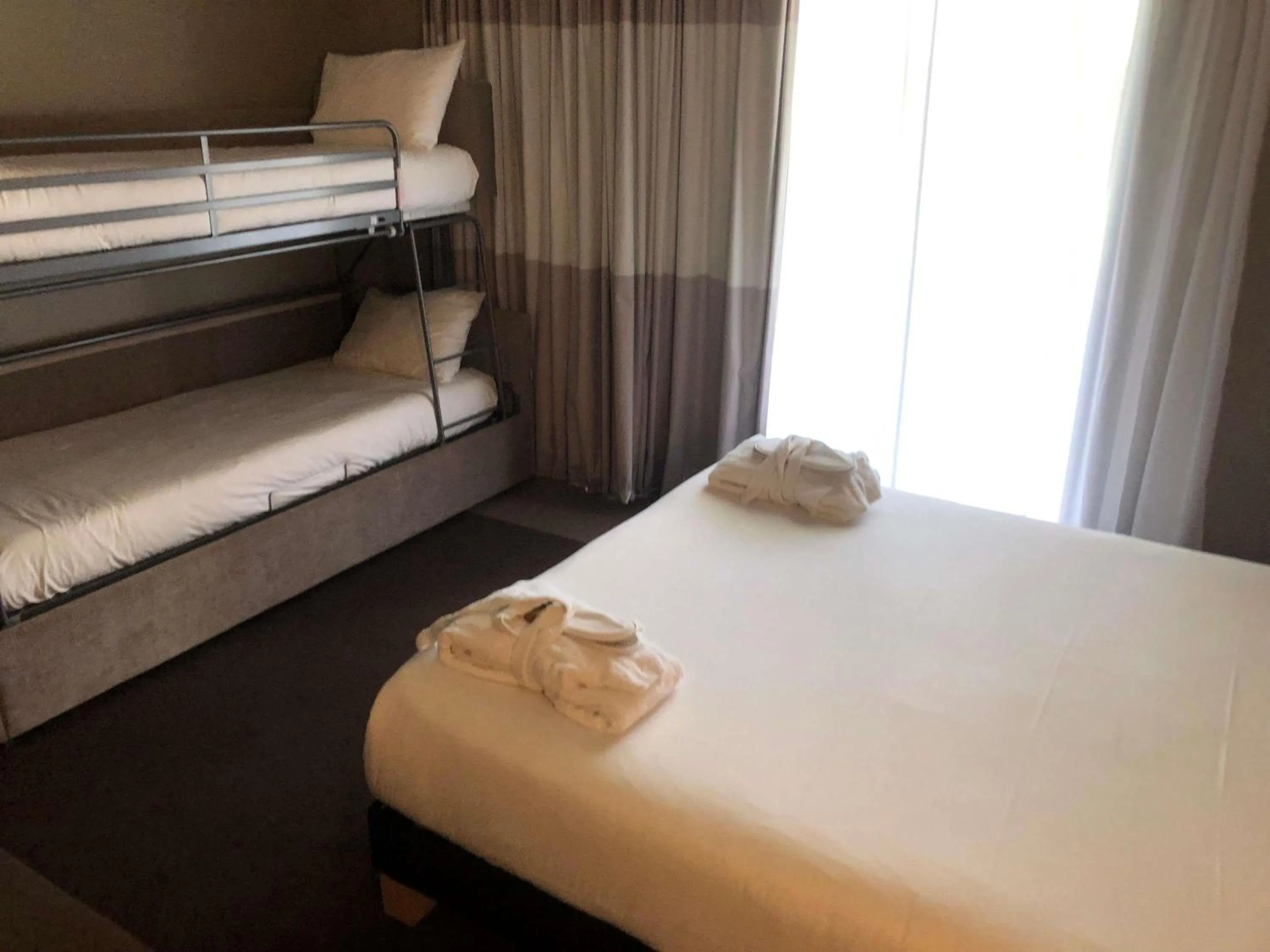 Bedroom, Bed in ibis Saint-Malo Madeleine