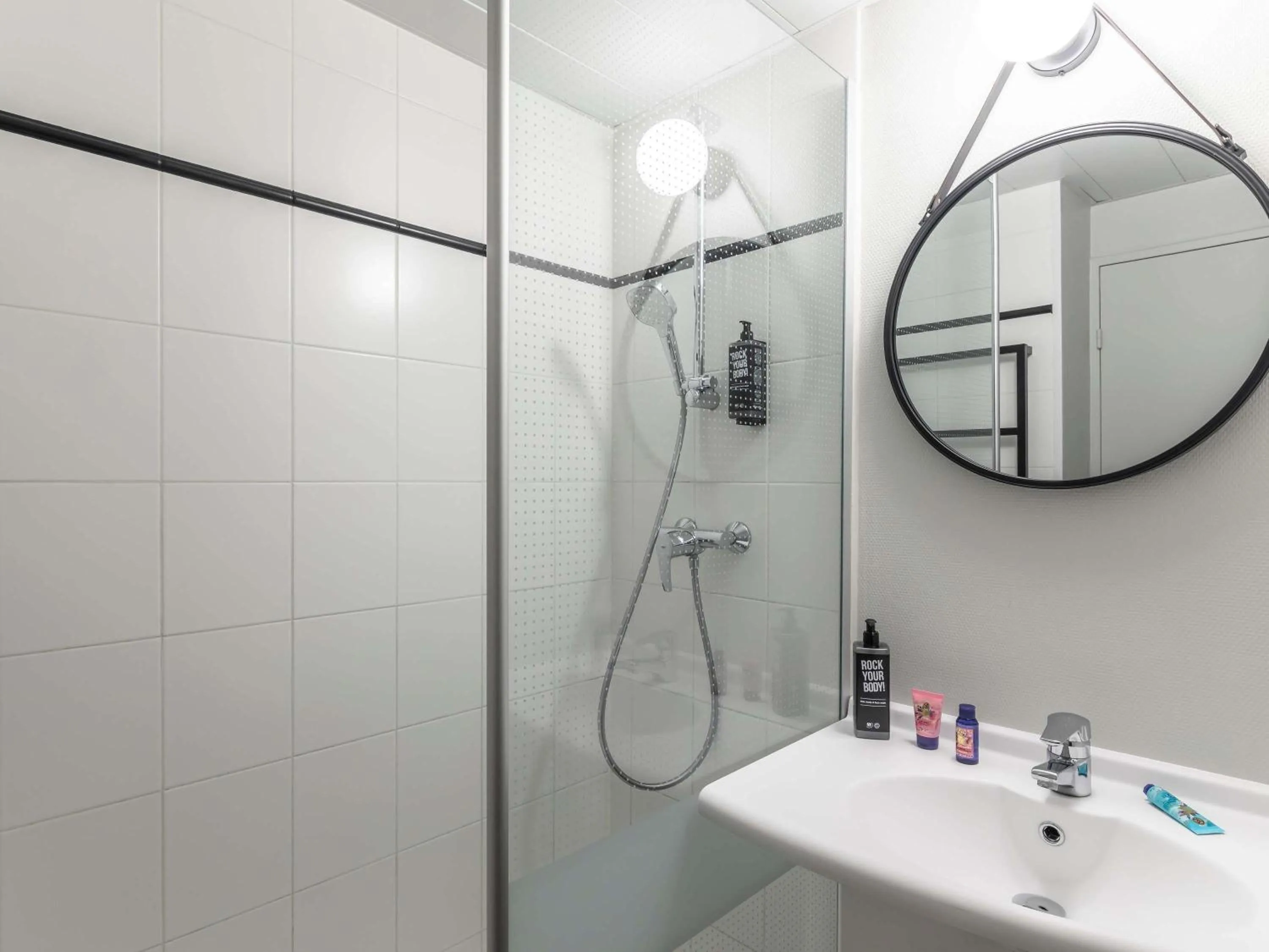 Bedroom in ibis Saint-Malo Madeleine