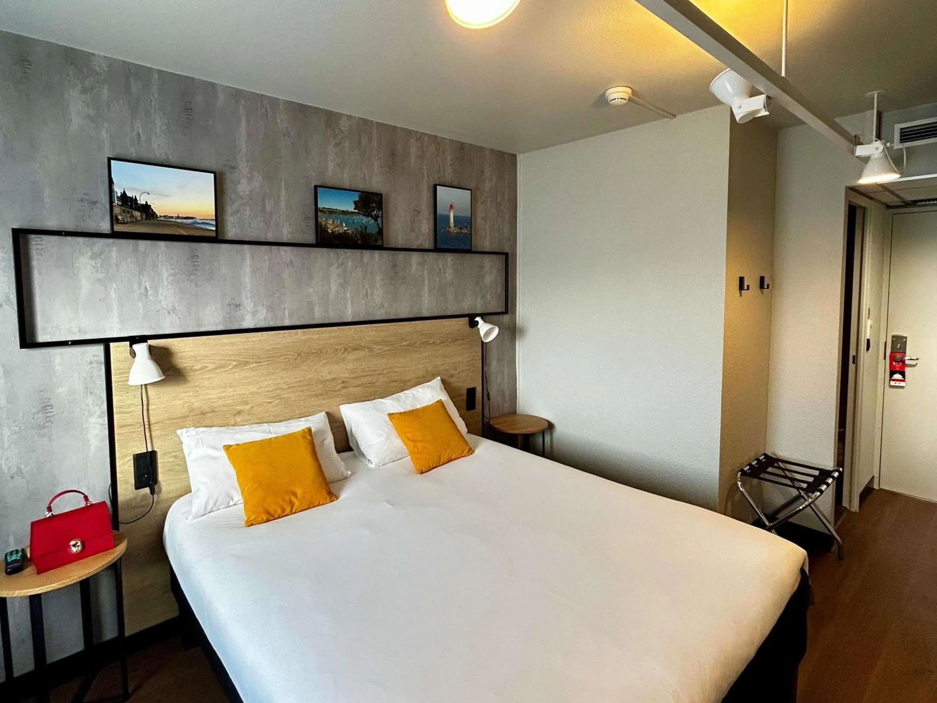 Bedroom, Bed in ibis Saint-Malo Madeleine