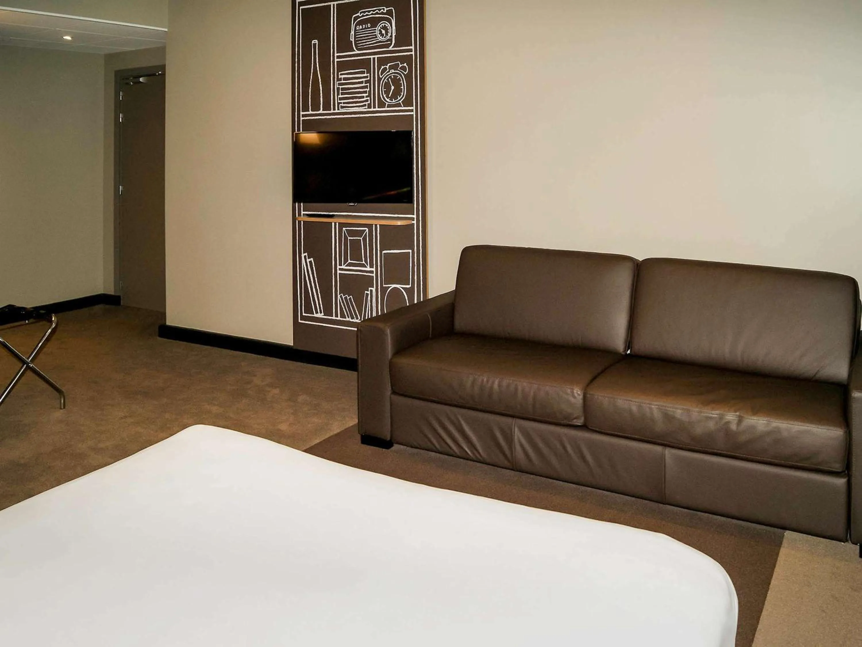 Bedroom, Bed in ibis Saint-Malo Madeleine