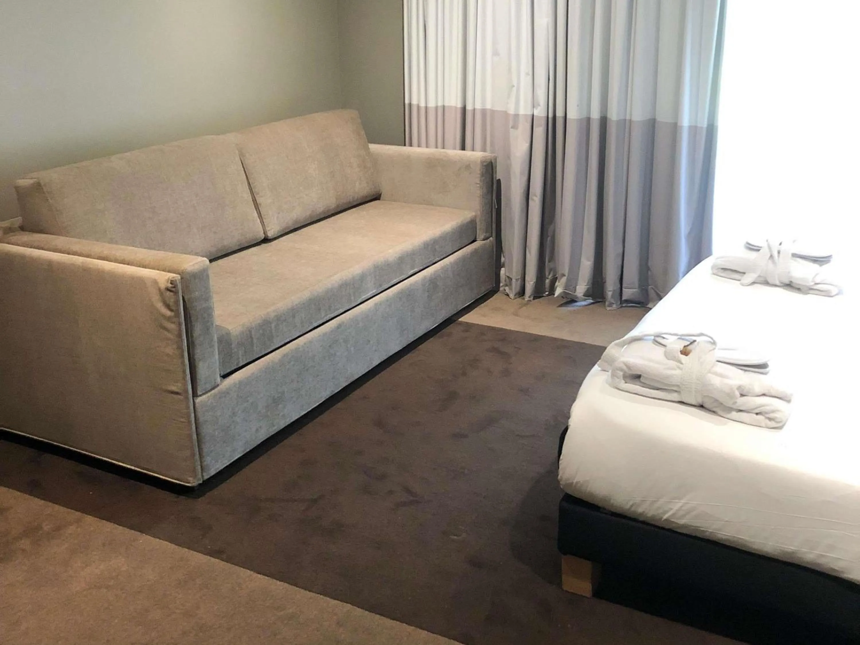 Bedroom, Bed in ibis Saint-Malo Madeleine