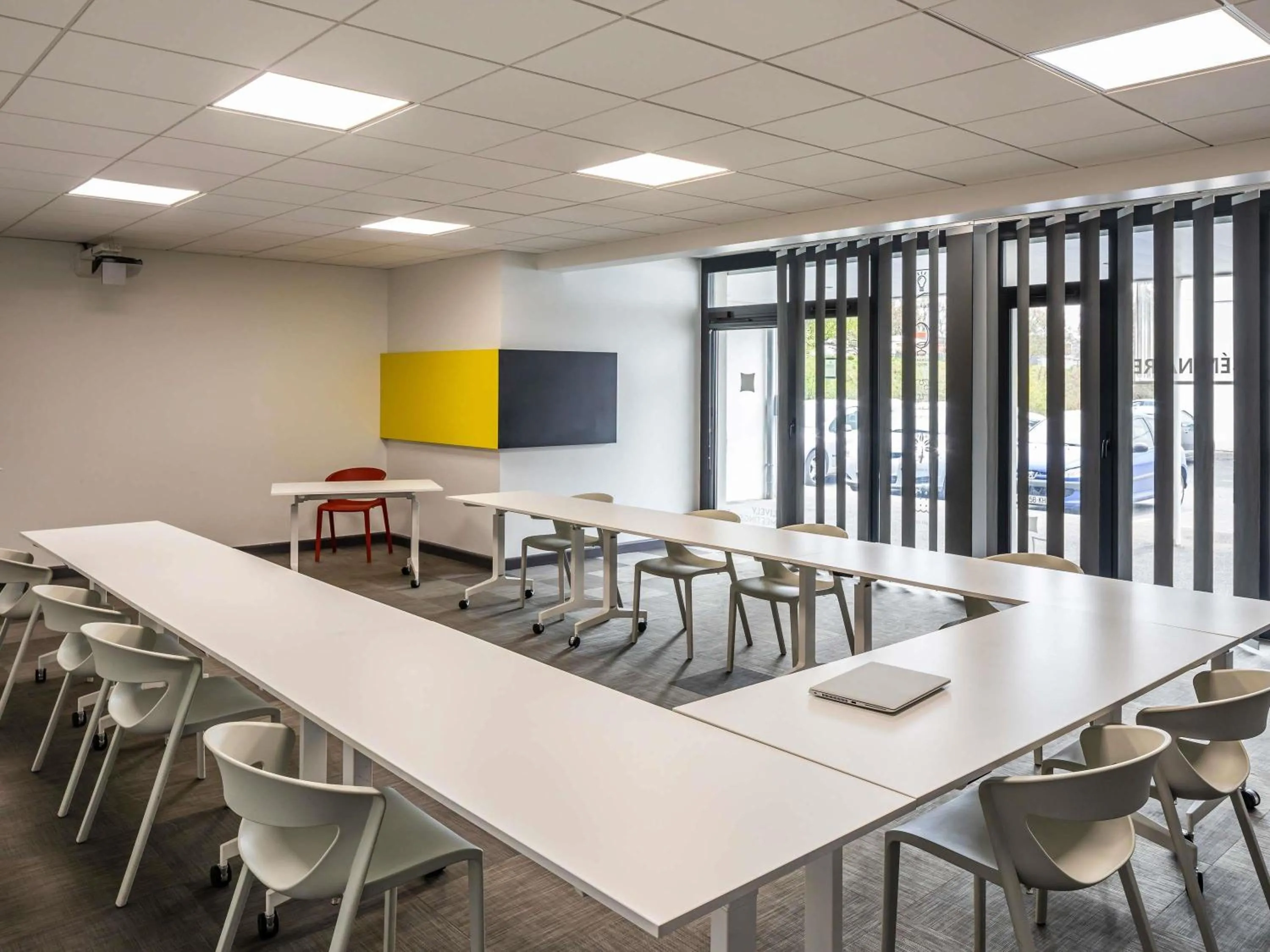 Meeting/conference room in ibis Saint-Malo Madeleine