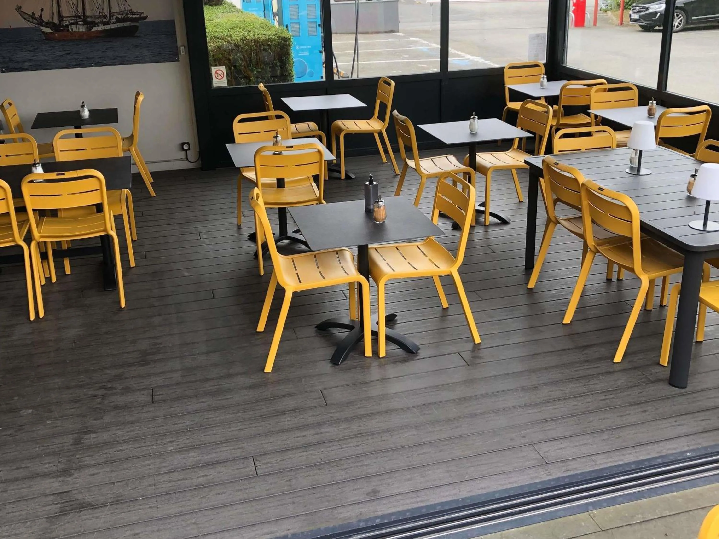 Lounge or bar in ibis Saint-Malo Madeleine