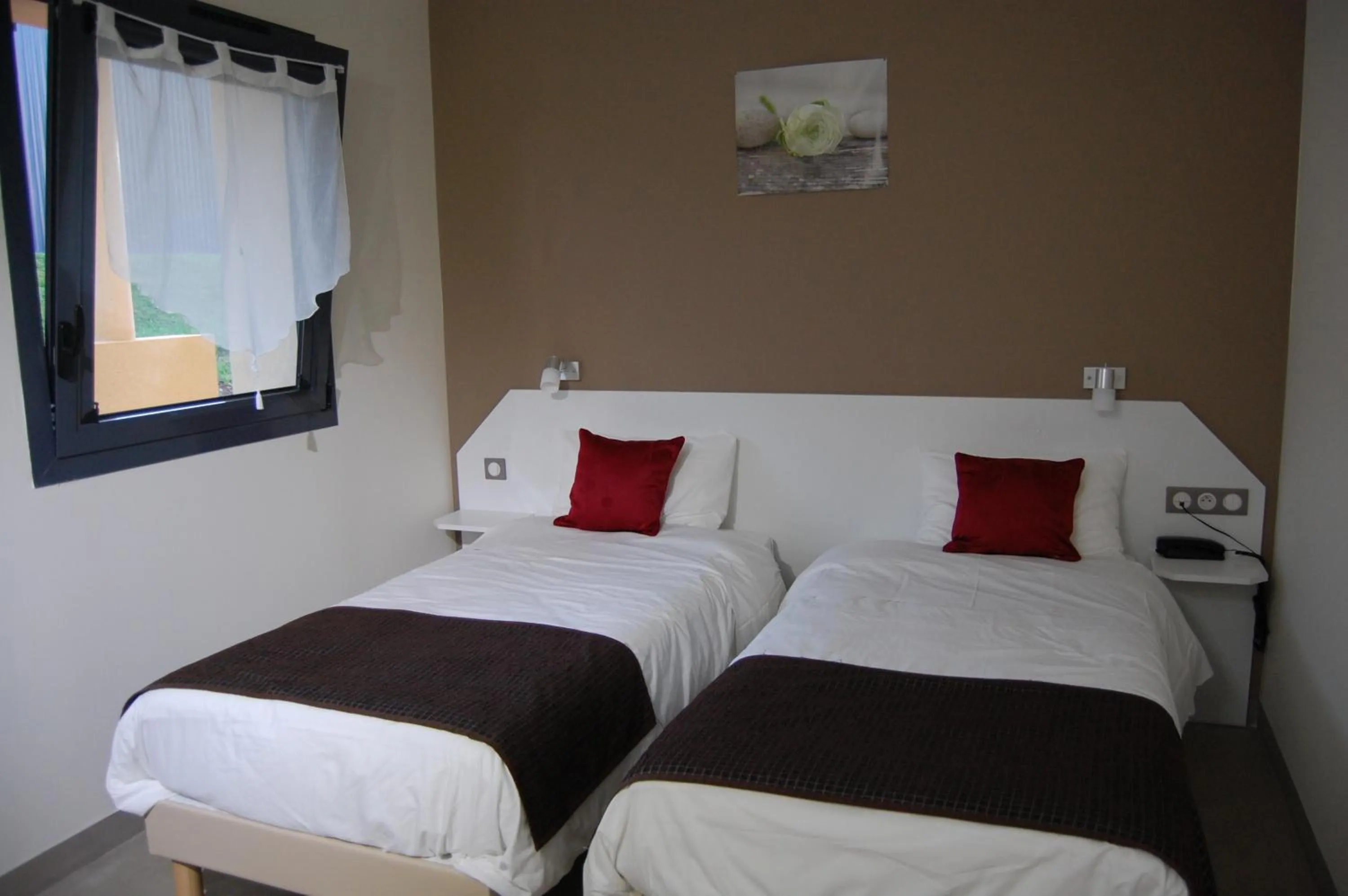 Bed in Hôtel L'Escale Périgueux Notre Dame