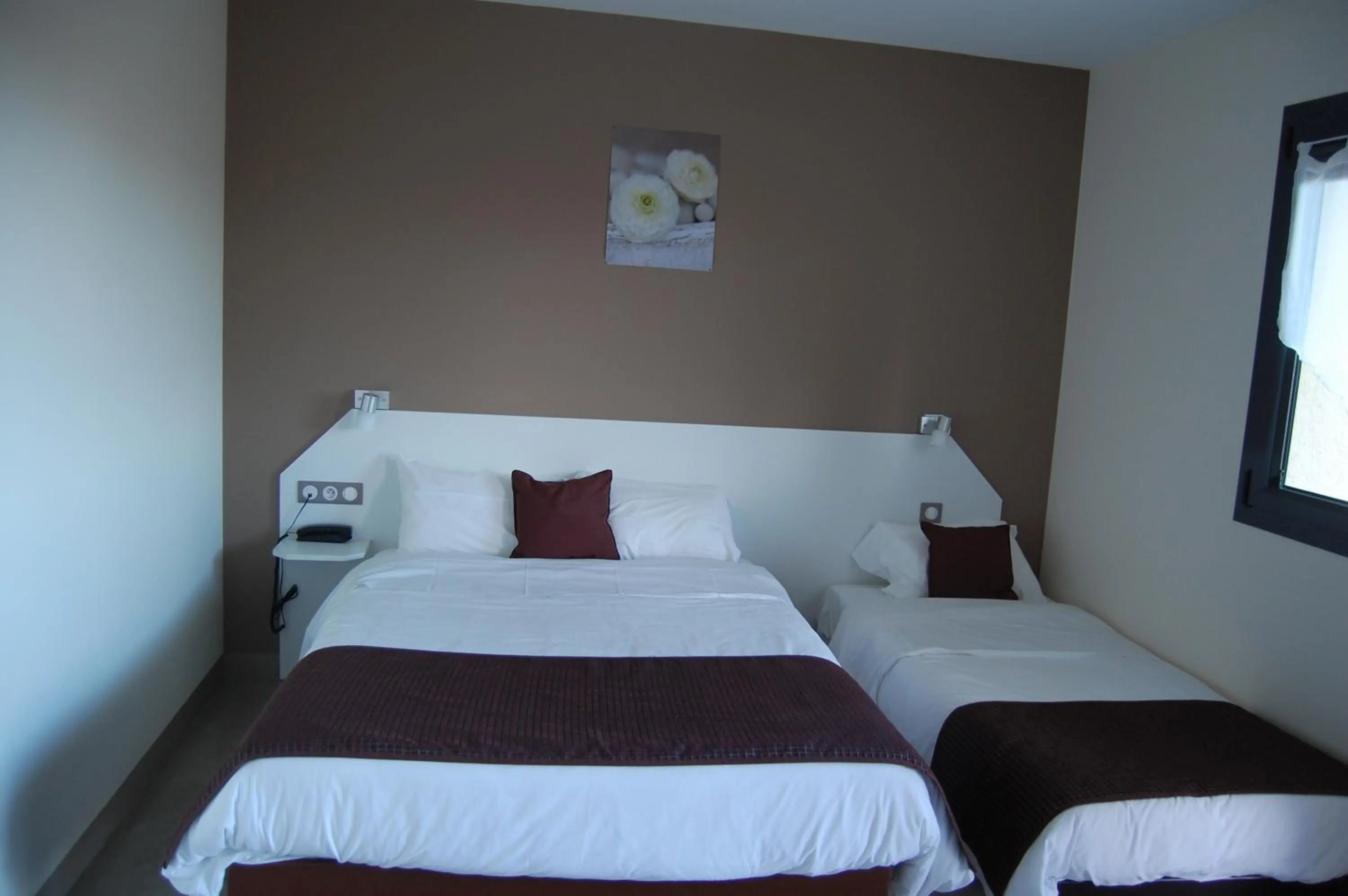 Bed in Hôtel L'Escale Périgueux Notre Dame