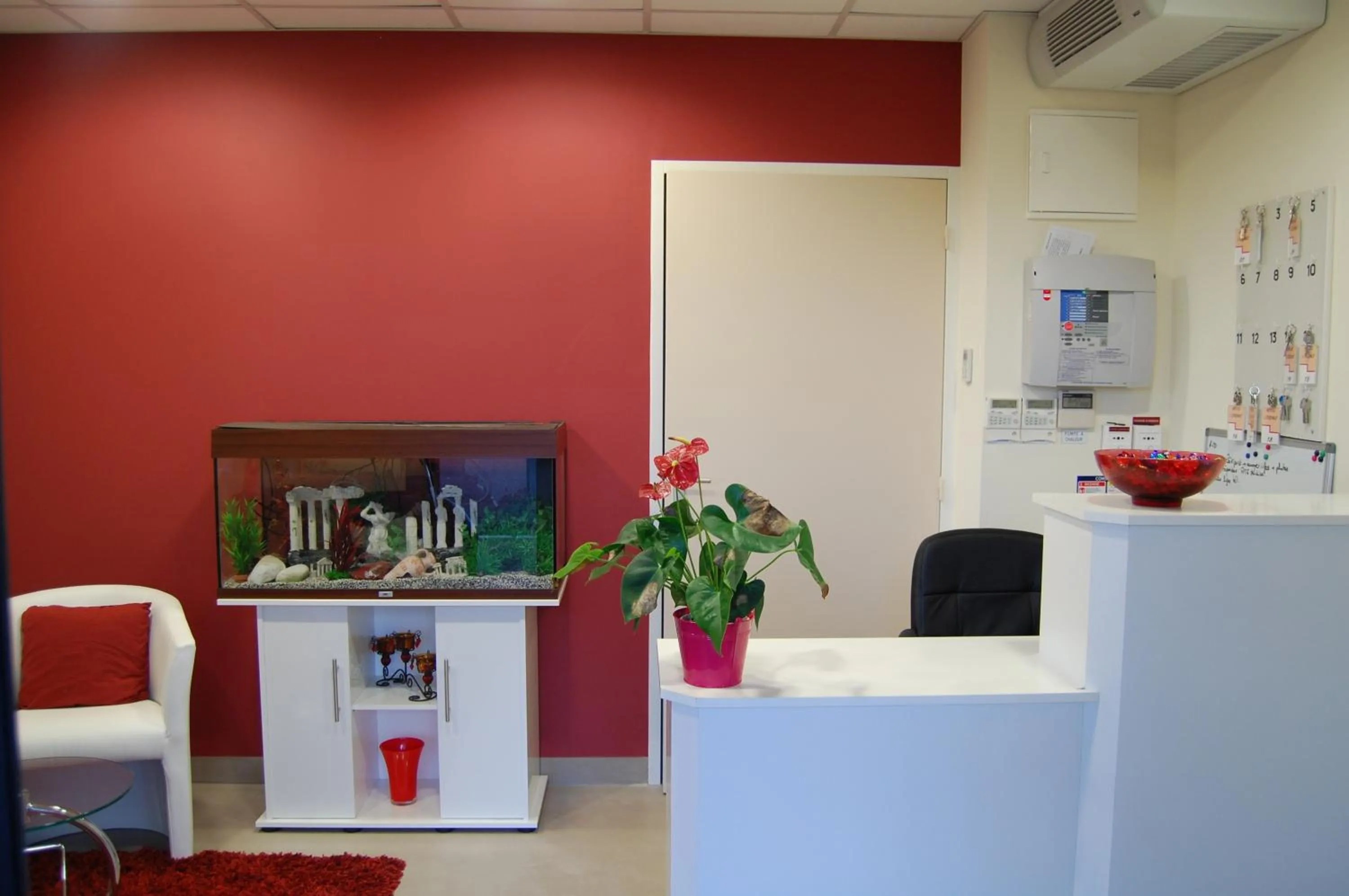 Lobby or reception in Hôtel L'Escale Périgueux Notre Dame