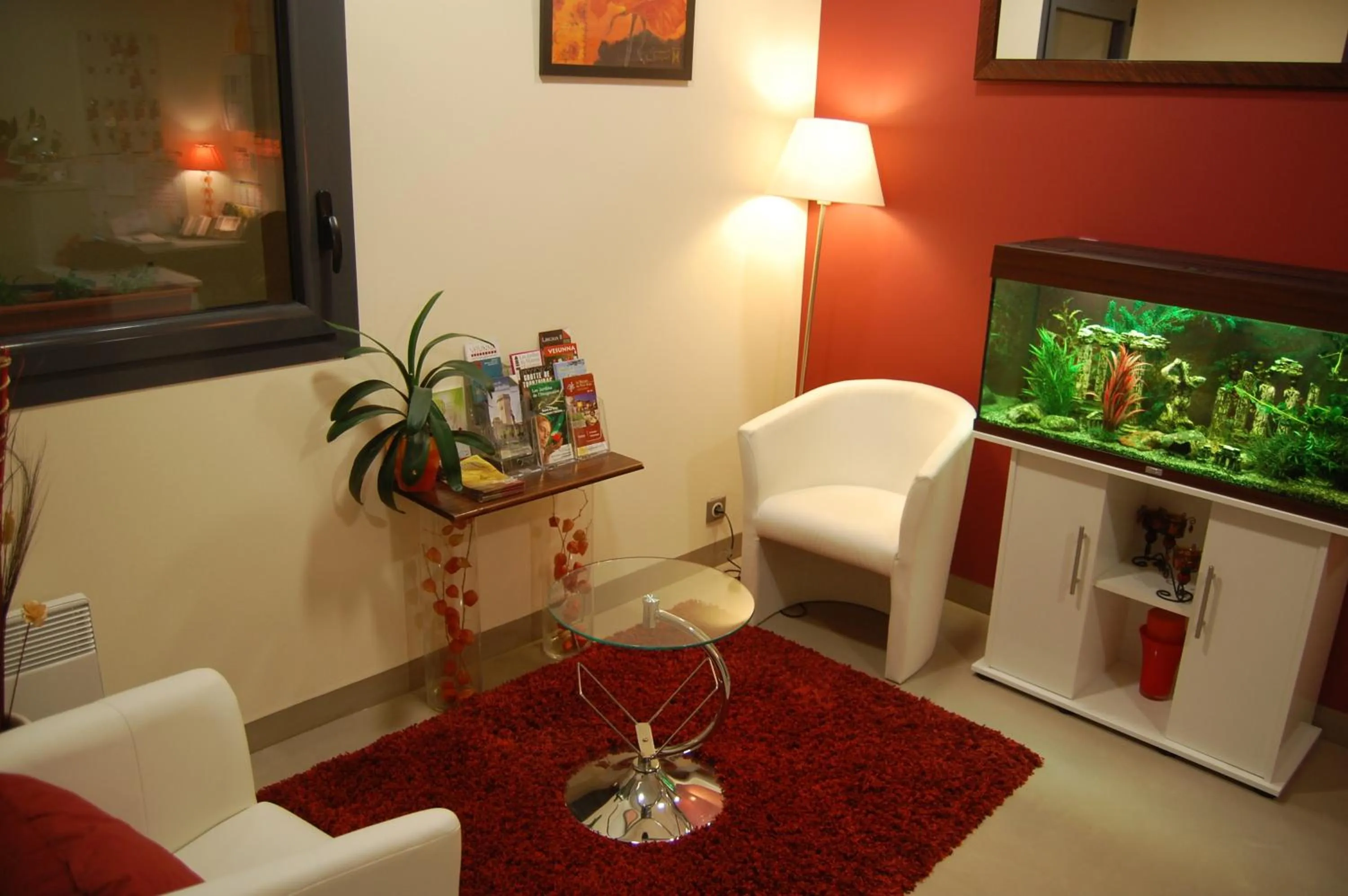 Lounge or bar in Hôtel L'Escale Périgueux Notre Dame