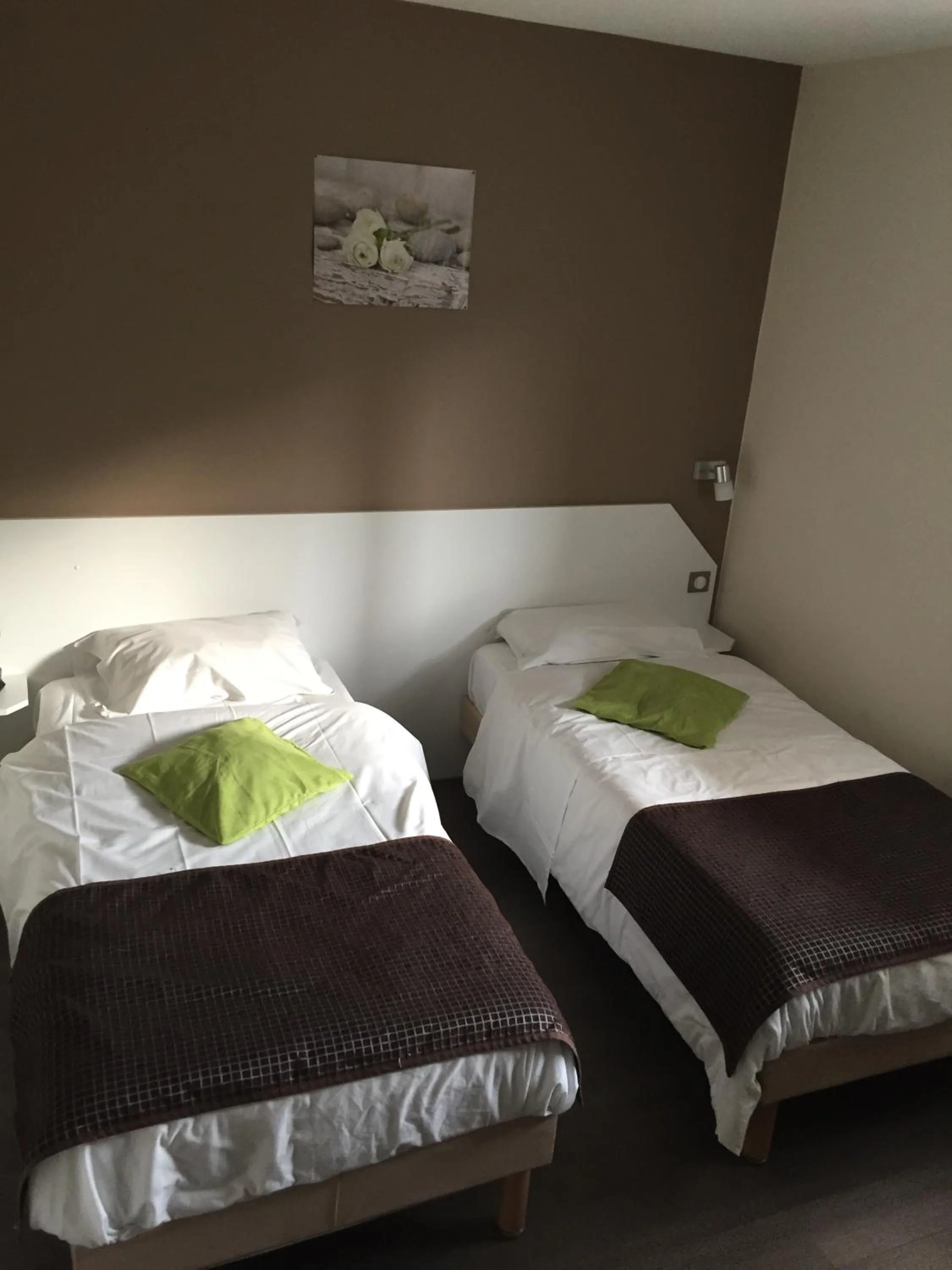 Bed in Hôtel L'Escale Périgueux Notre Dame