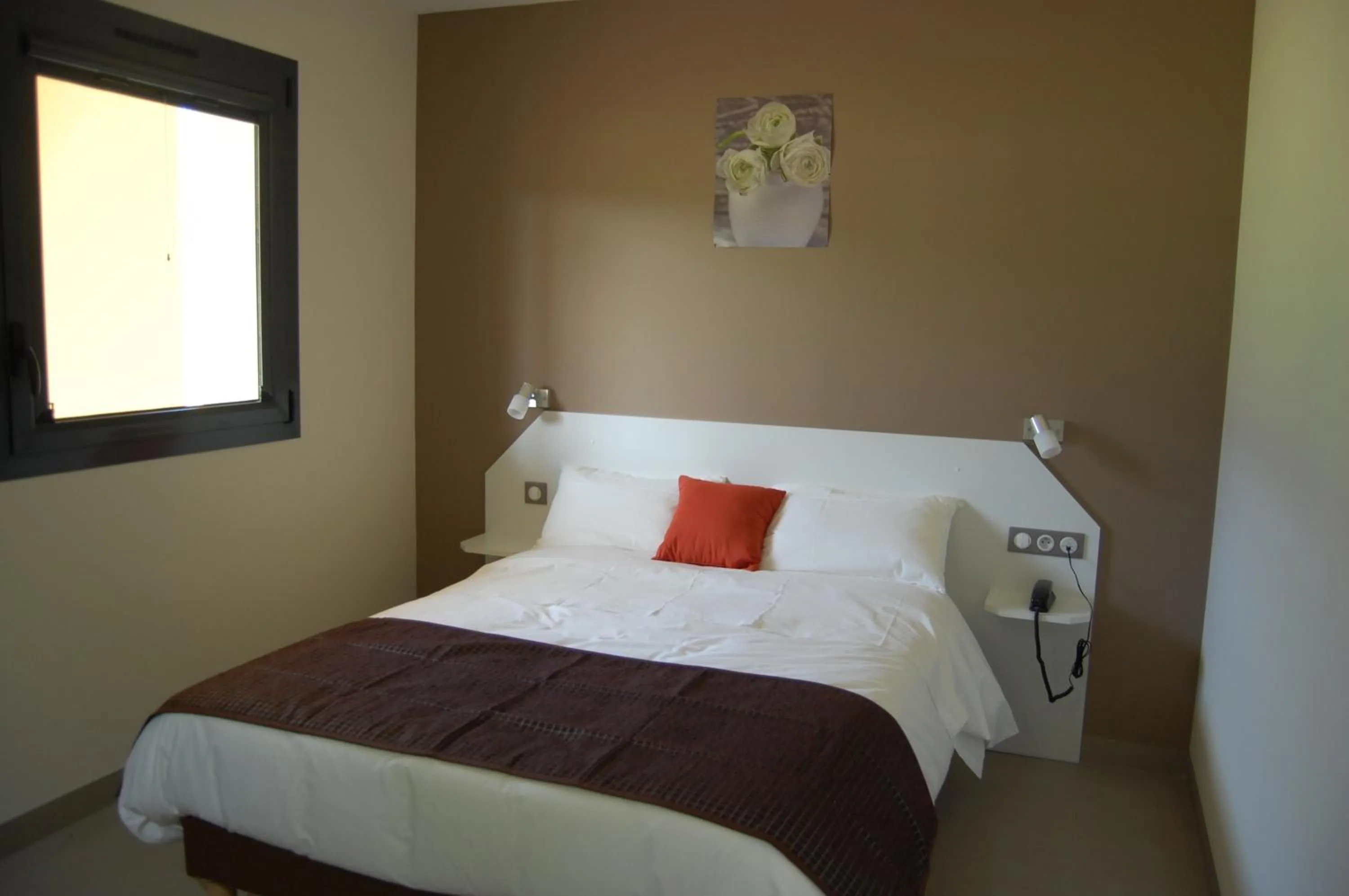 Bed in Hôtel L'Escale Périgueux Notre Dame