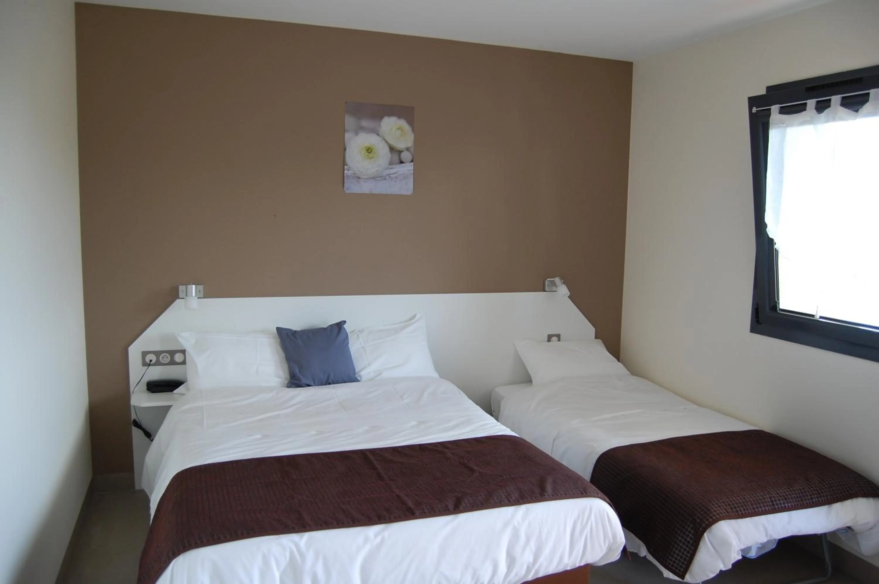 Bed in Hôtel L'Escale Périgueux Notre Dame