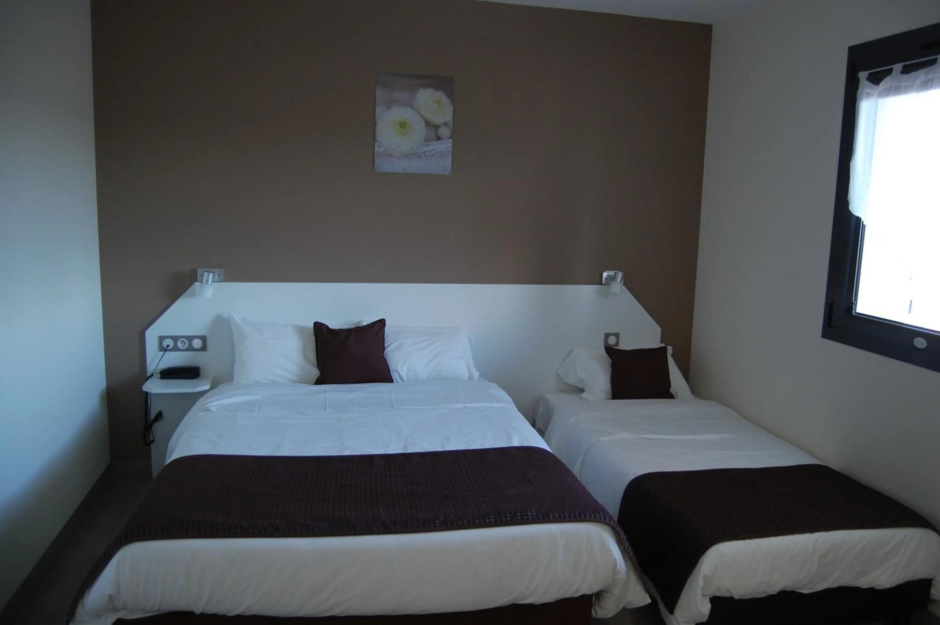 Bed in Hôtel L'Escale Périgueux Notre Dame