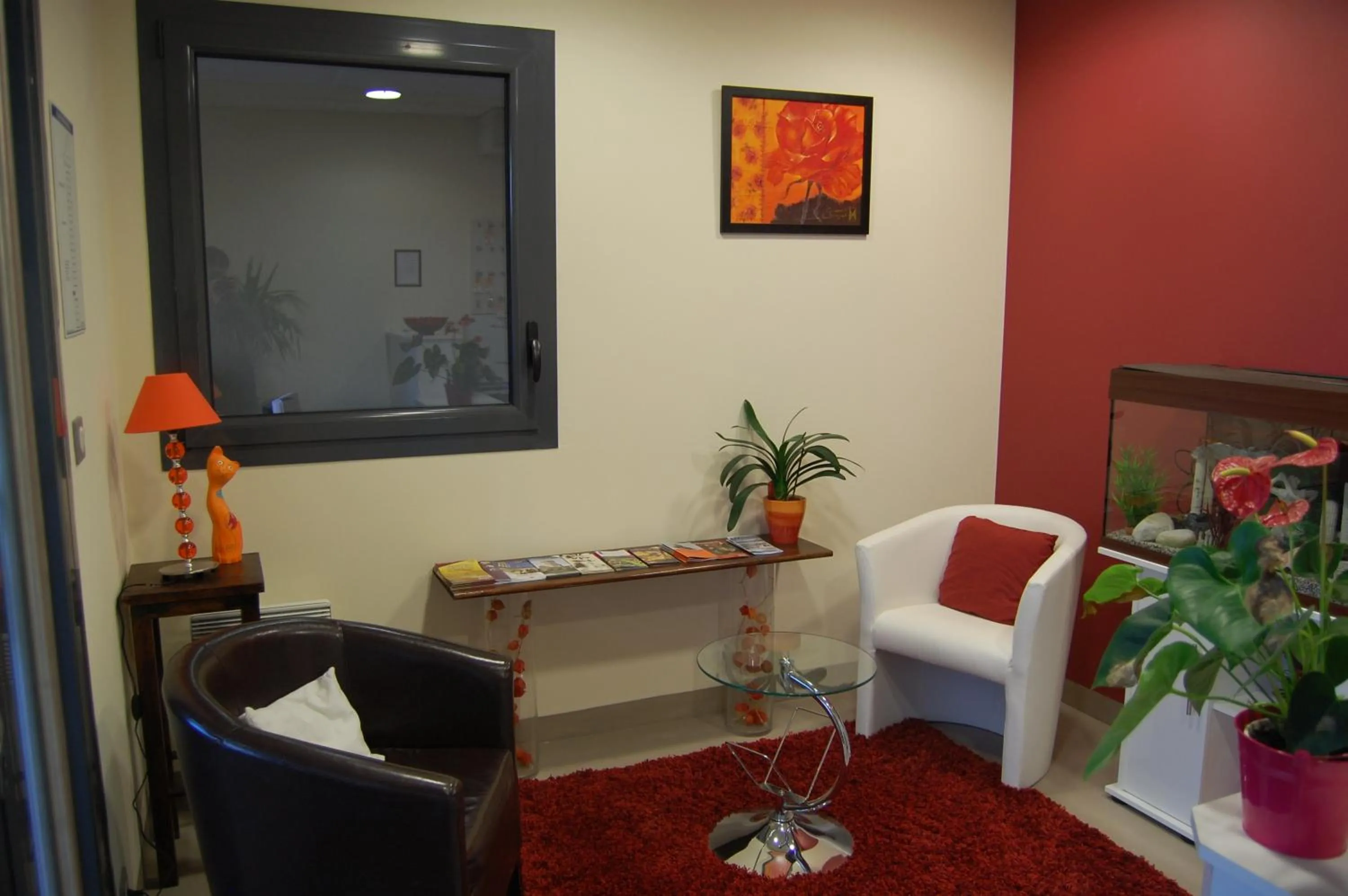 Lobby or reception in Hôtel L'Escale Périgueux Notre Dame