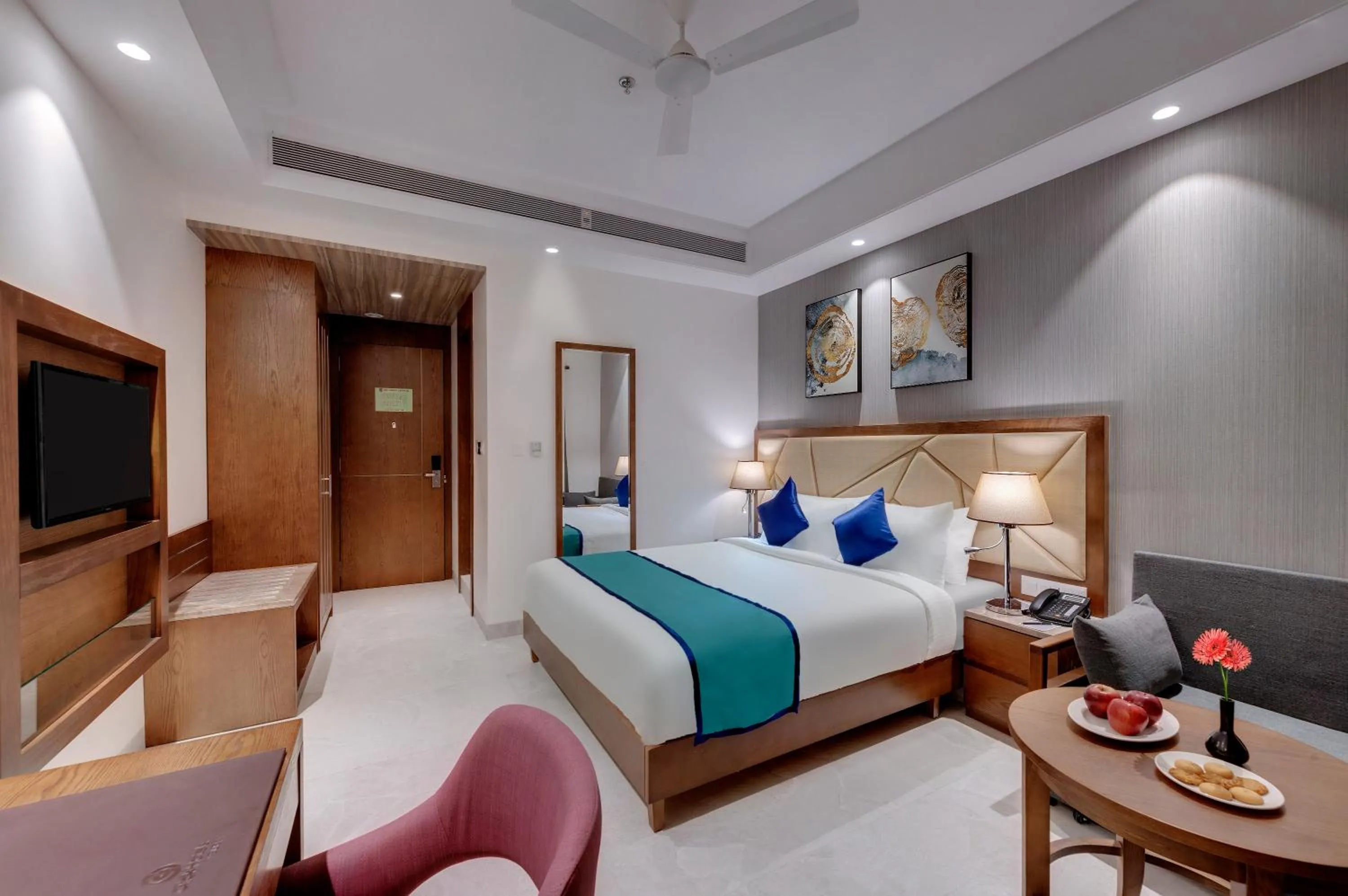 Photo of the whole room, Bed in Click Hotel Aurangabad