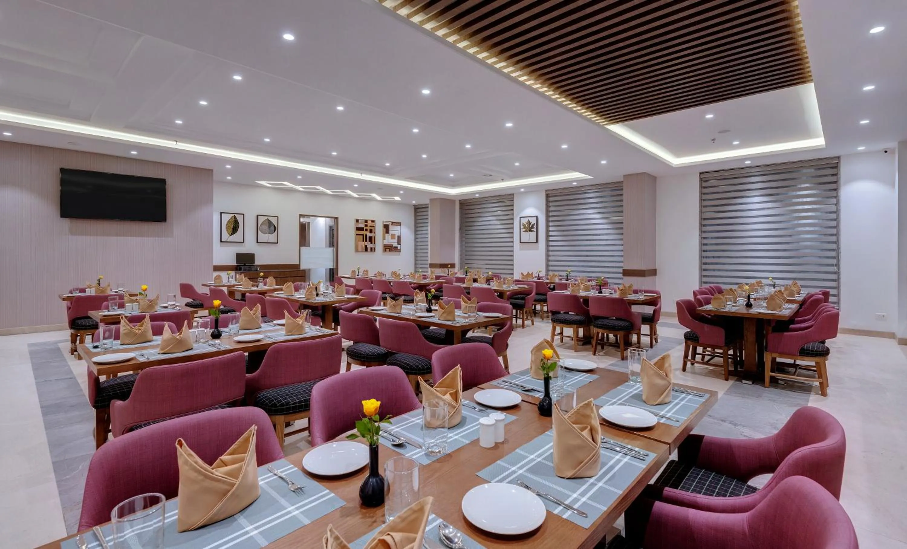 Restaurant/places to eat in Click Hotel Aurangabad
