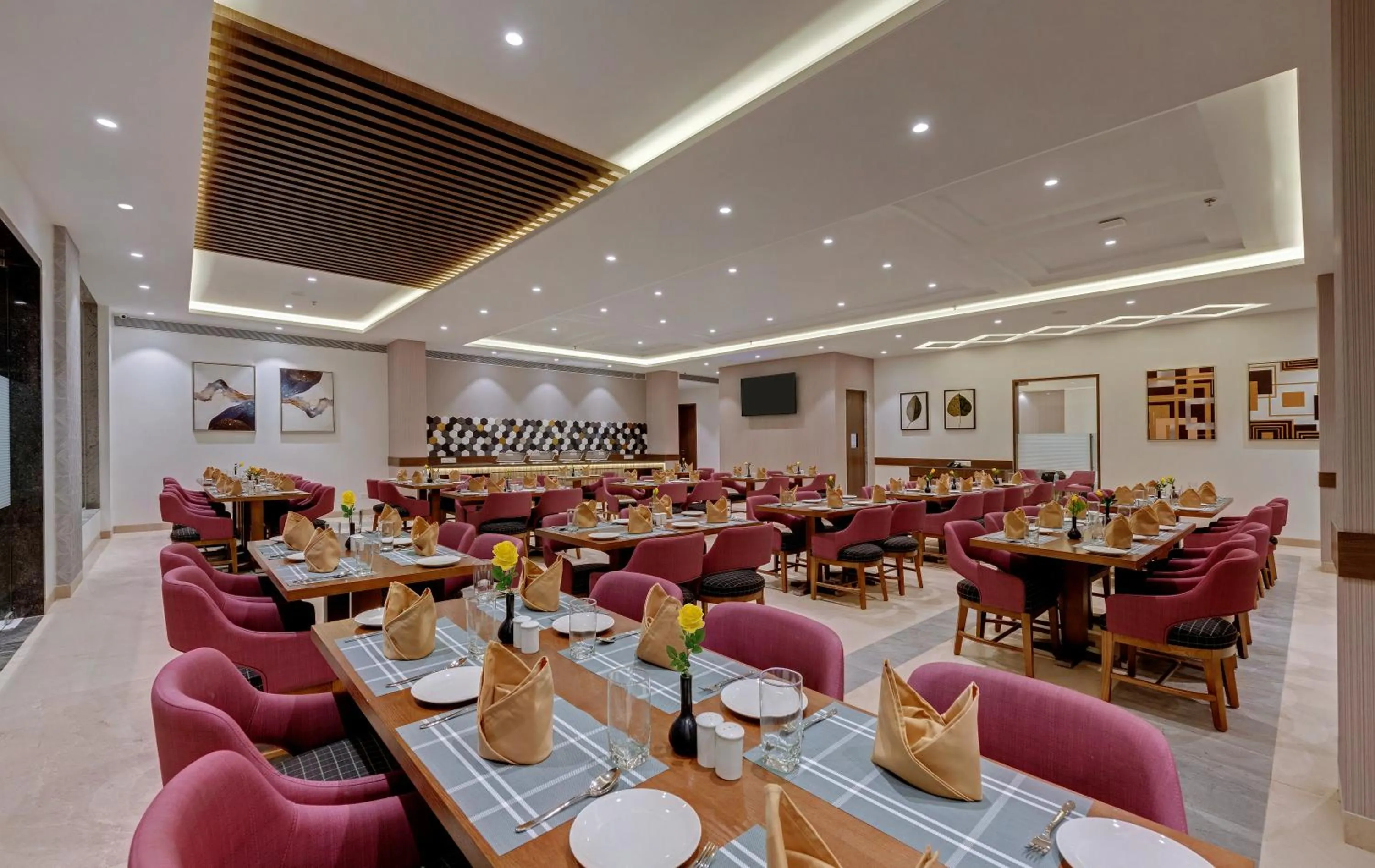 Restaurant/places to eat in Click Hotel Aurangabad