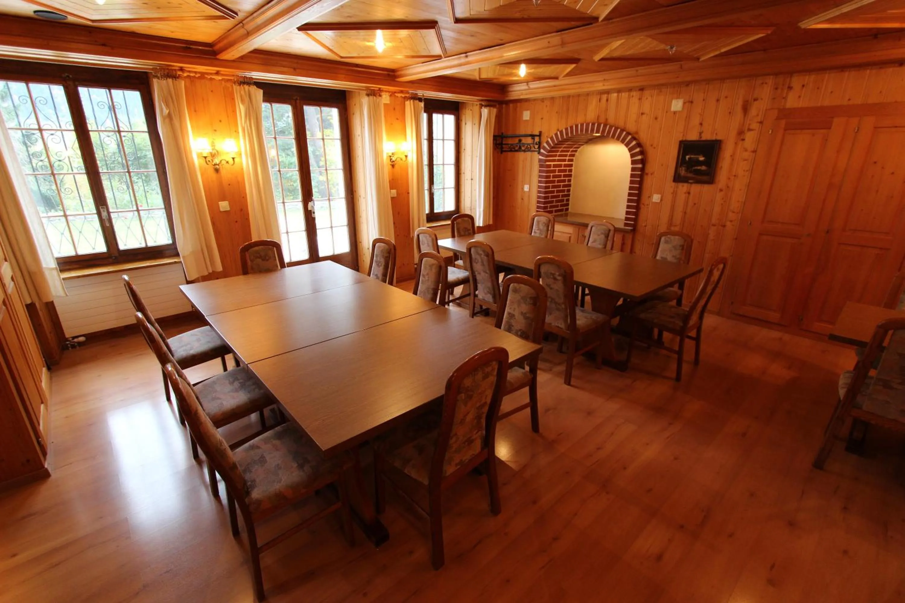 Lounge or bar in Rosat 13