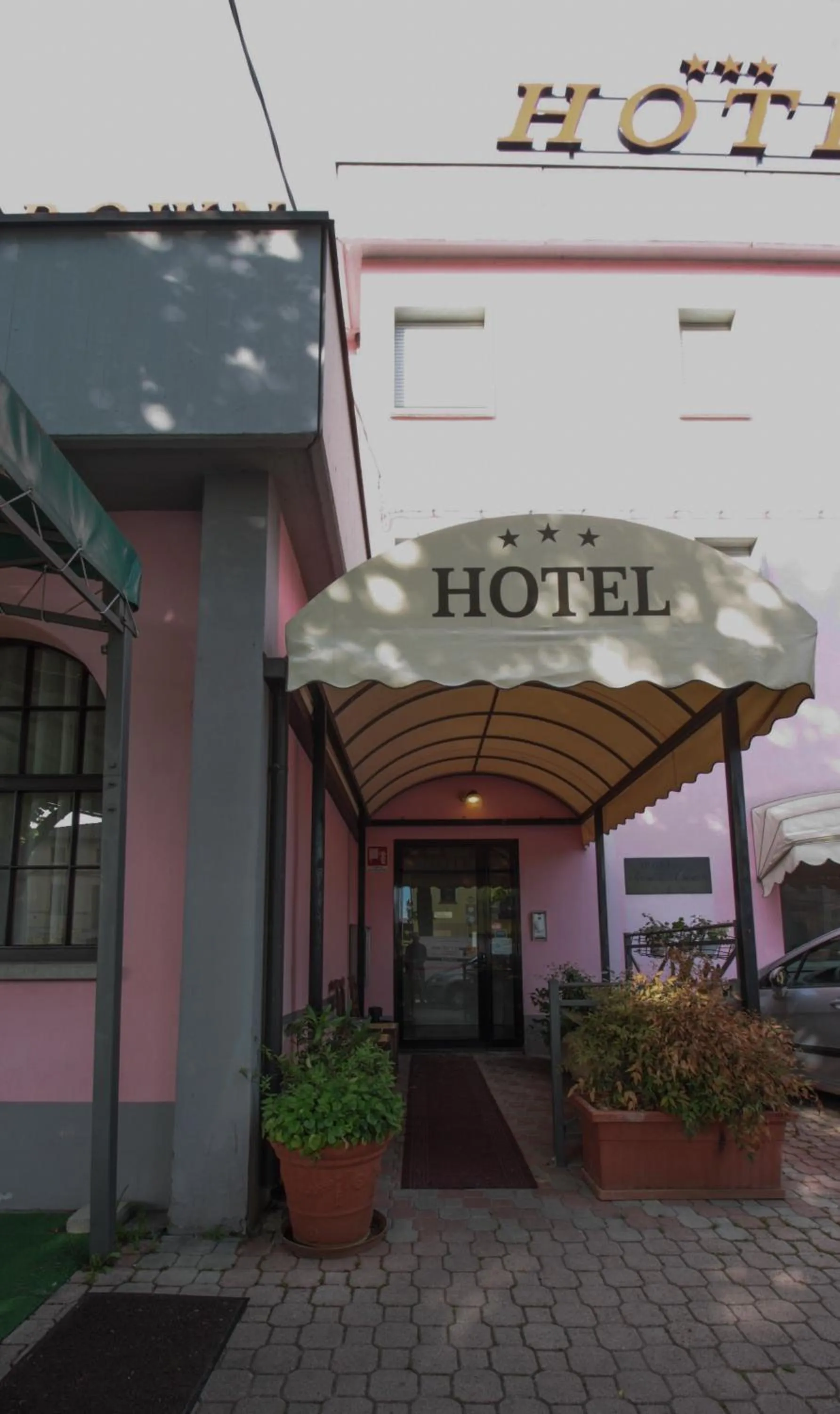 Facade/entrance in Hotel Rose&Crown