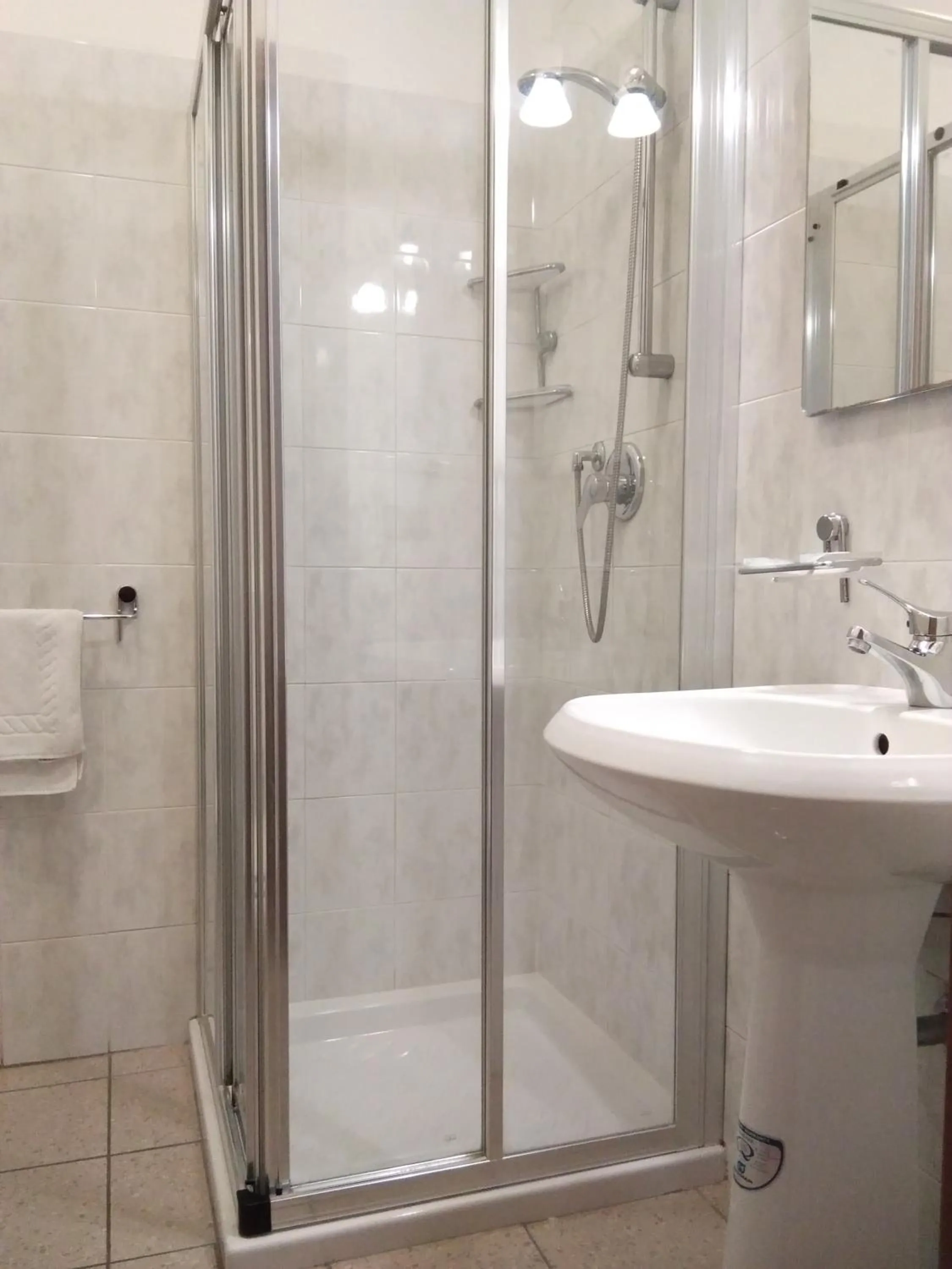 Shower in Hotel Rose&Crown