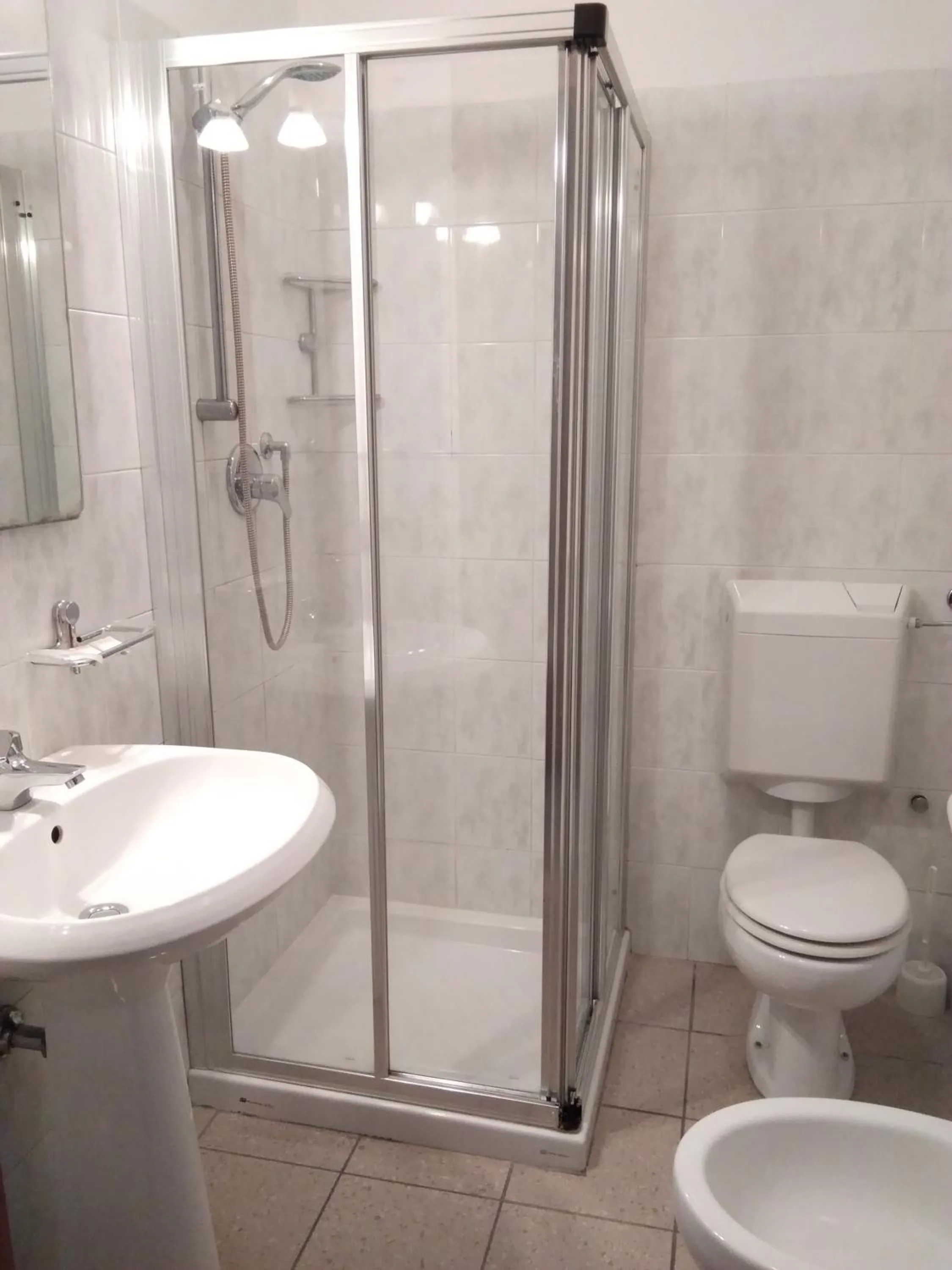 Shower in Hotel Rose&Crown