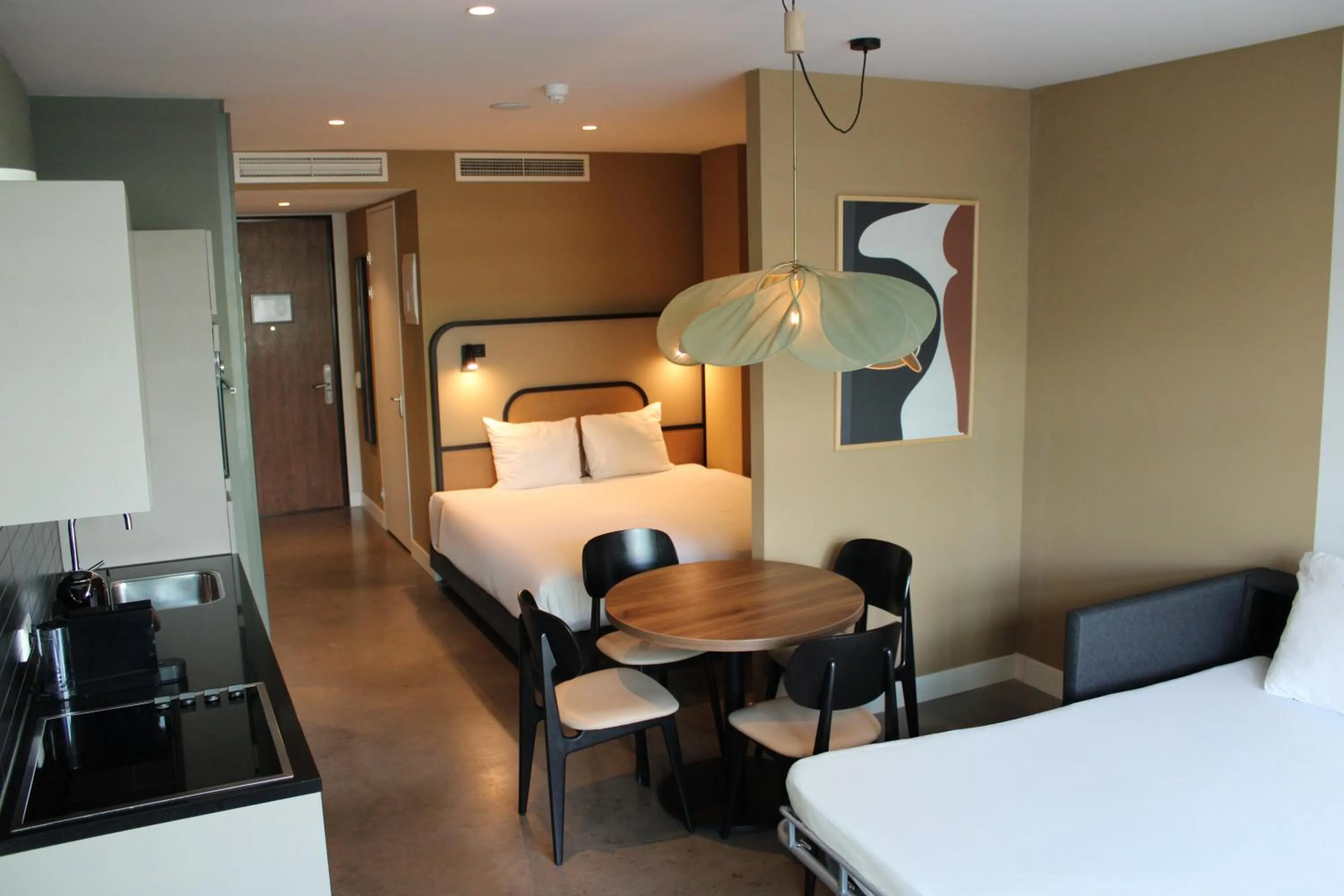 Kitchen or kitchenette, Bed in Cityden BoLo District