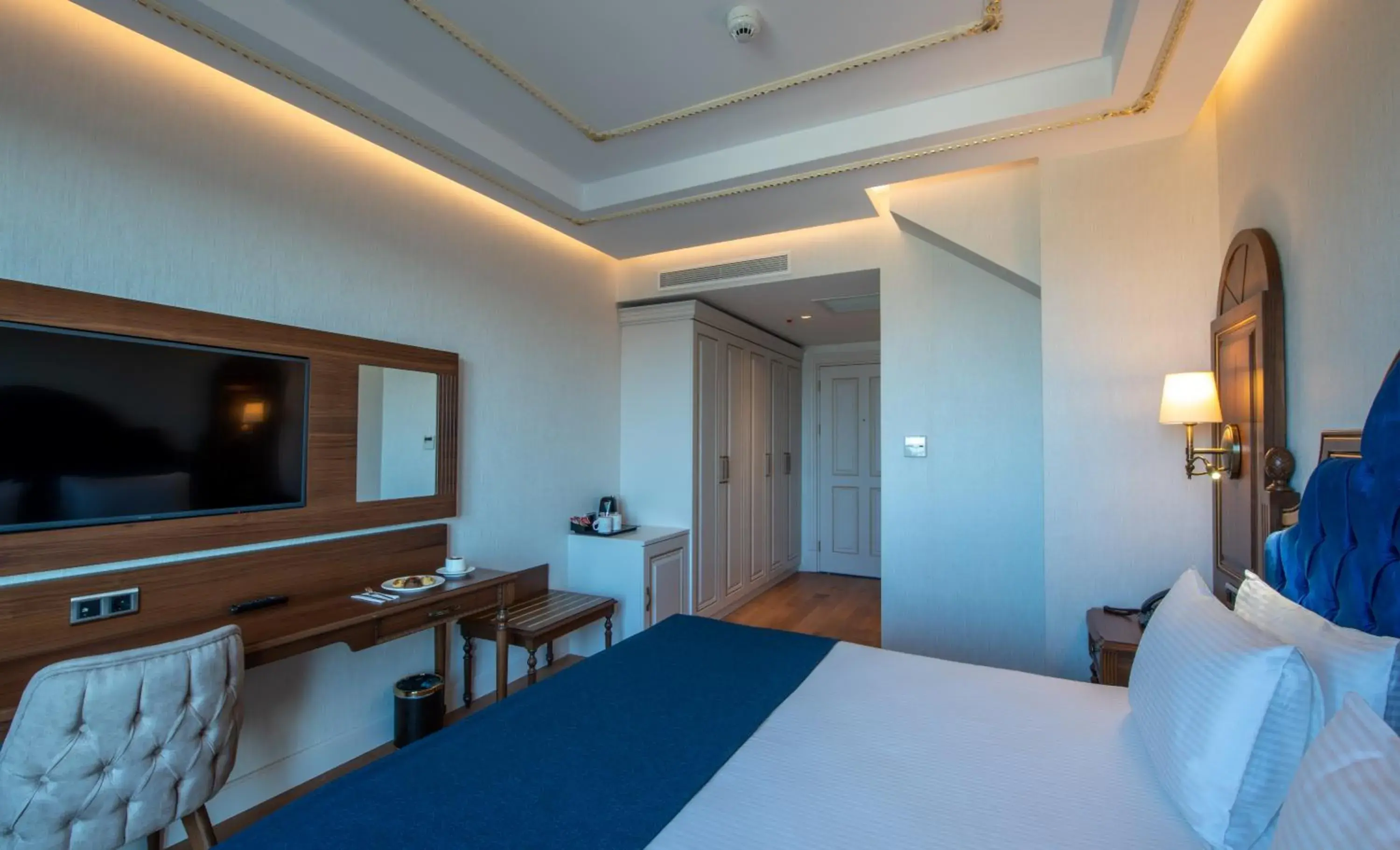 Deluxe Double Room with Sea View in Bvs Bosphorus Pera Hotel Deluxe Double Room with Sea View in Bvs Bosphorus Pera Hotel
