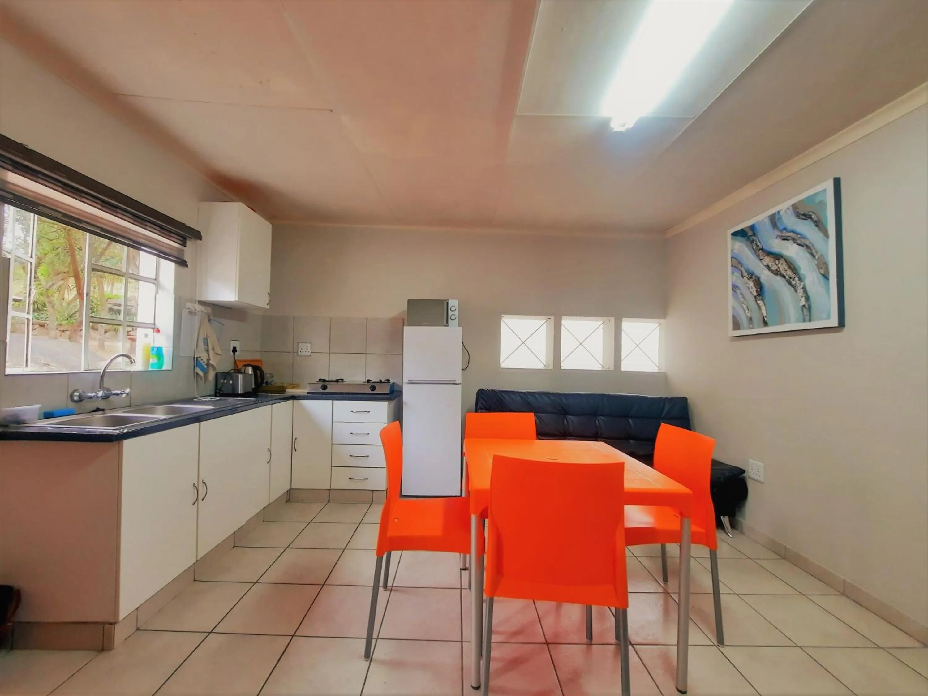 Dining area in Highlands Creek Self Catering Accommodation