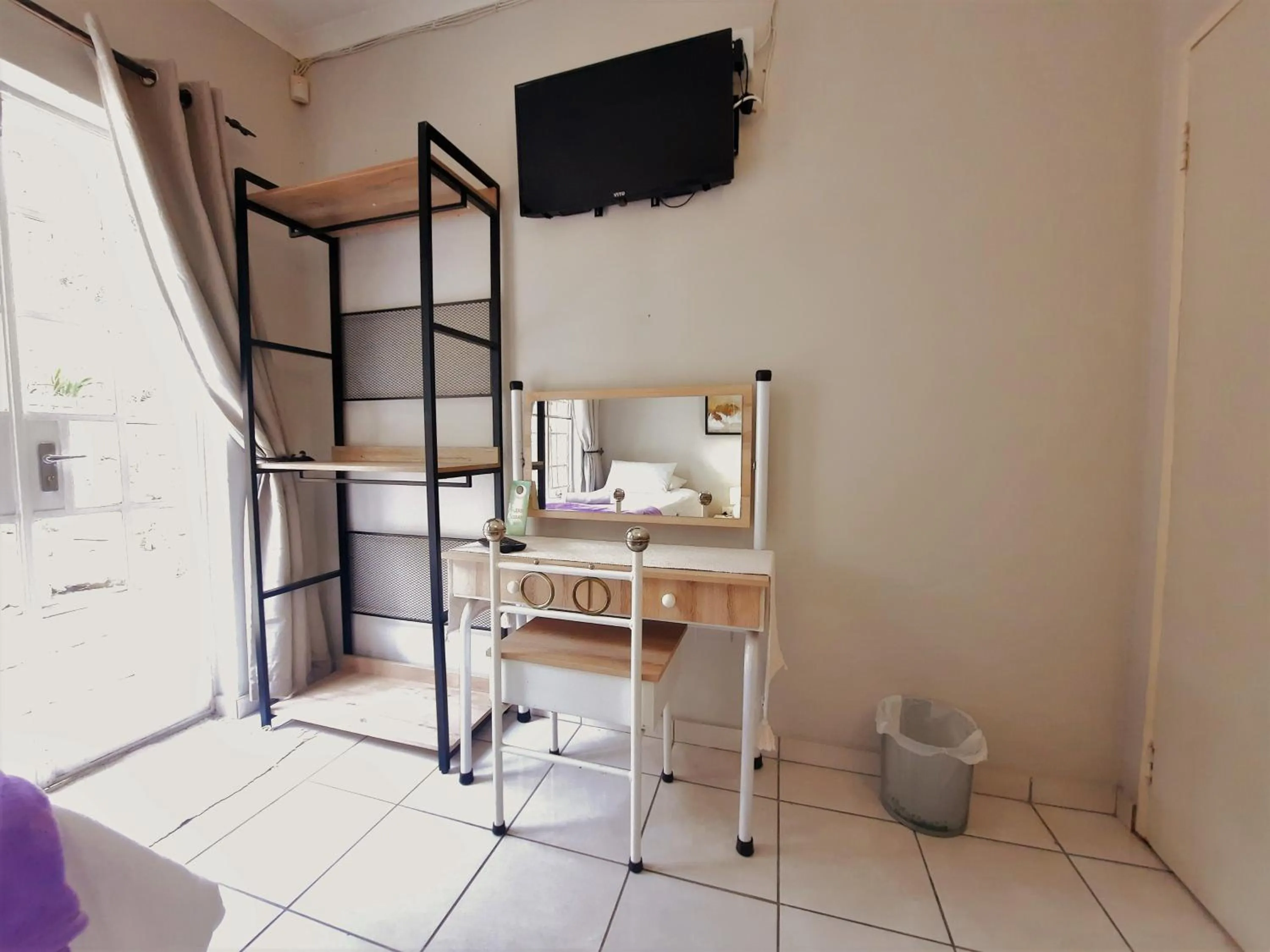 hair dresser, Bed in Highlands Creek Self Catering Accommodation