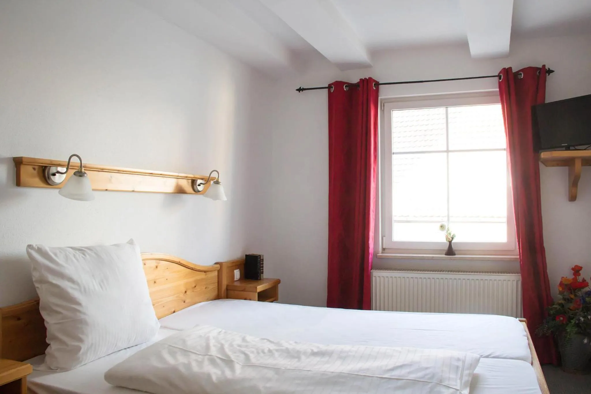 Photo of the whole room, Bed in Hotel Gasthof Weißer Löwe