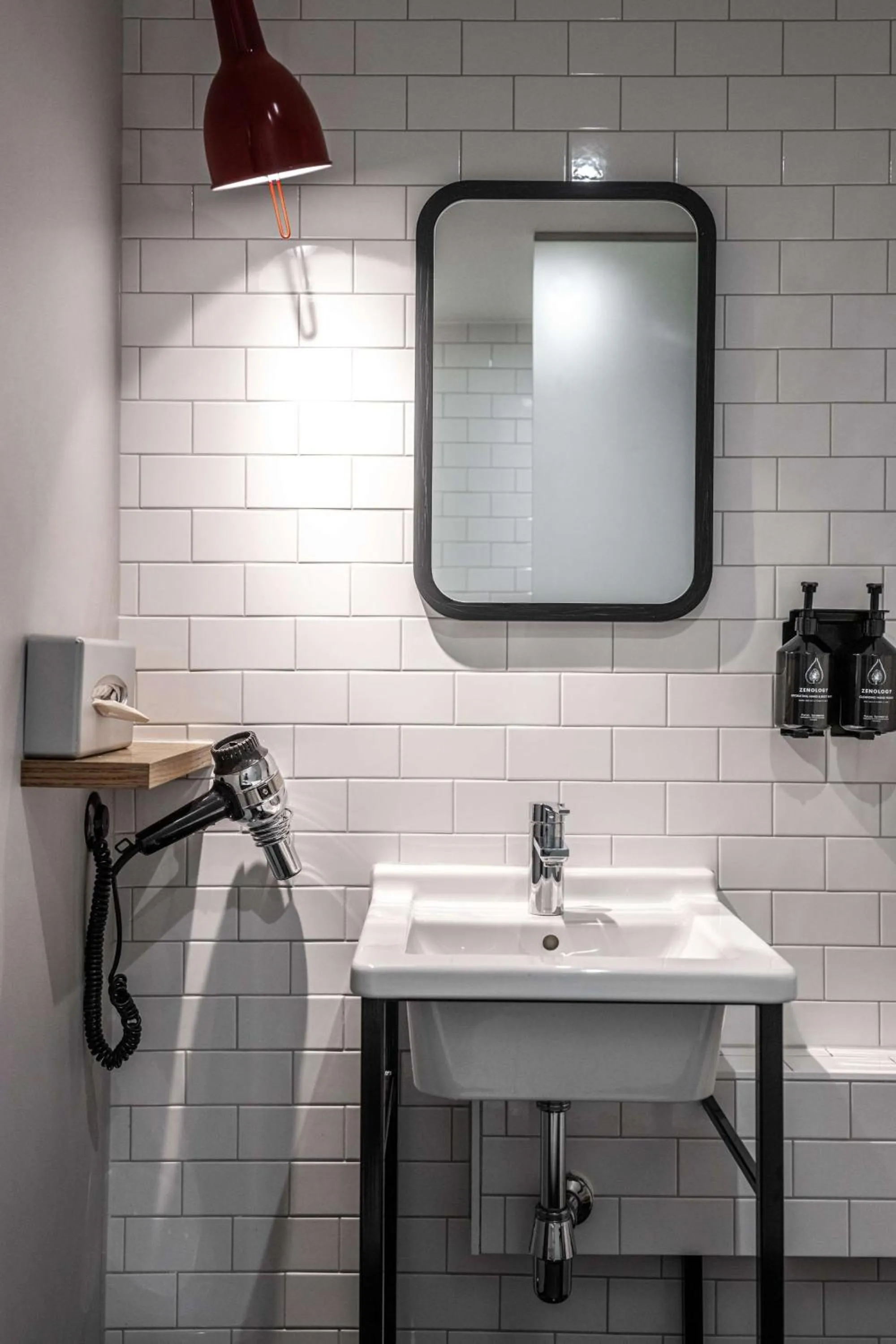 Bathroom in pentahotel Paris Charles de Gaulle