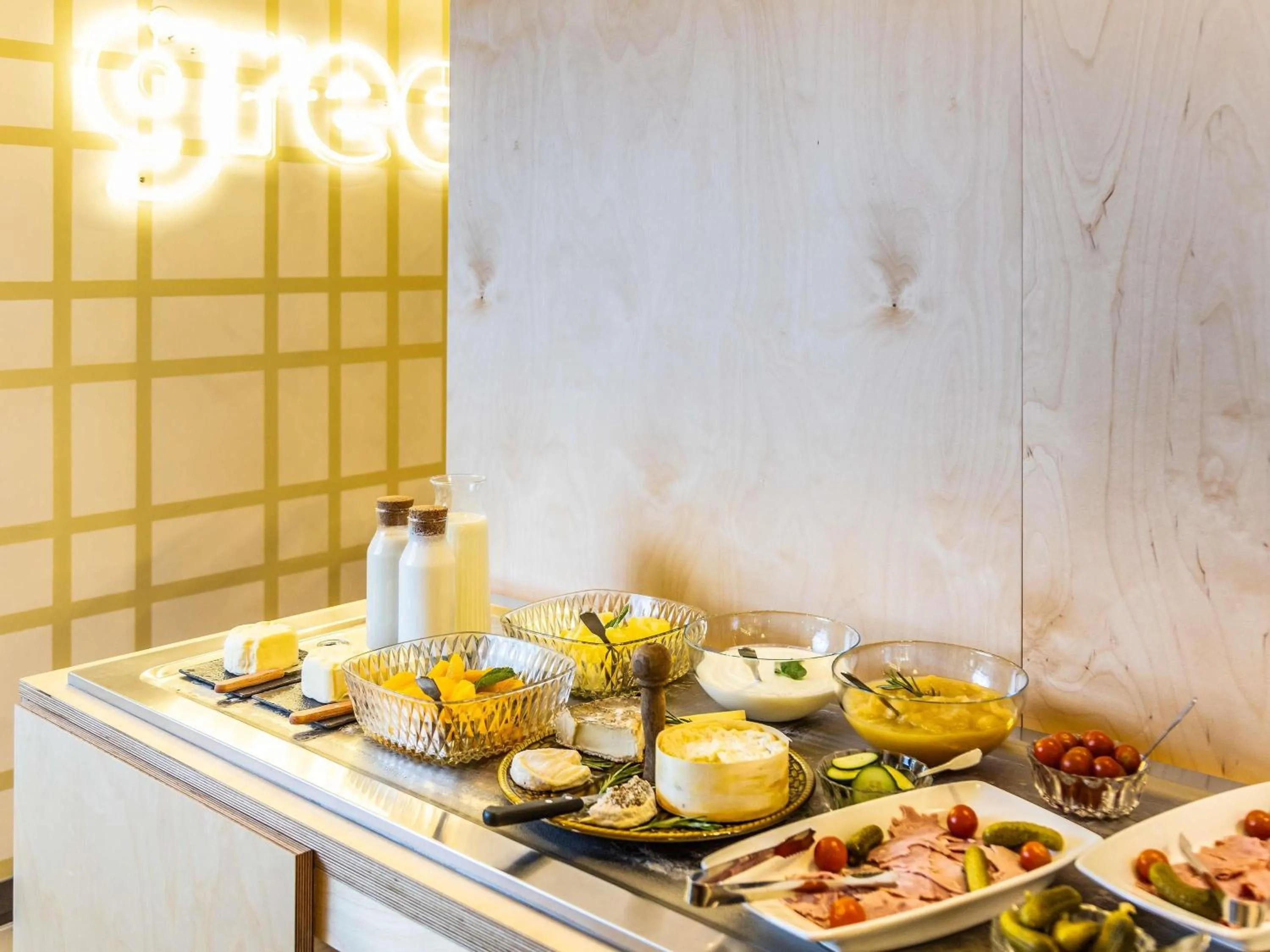 Breakfast in greet hotel Marseille Parc Chanot Velodrome