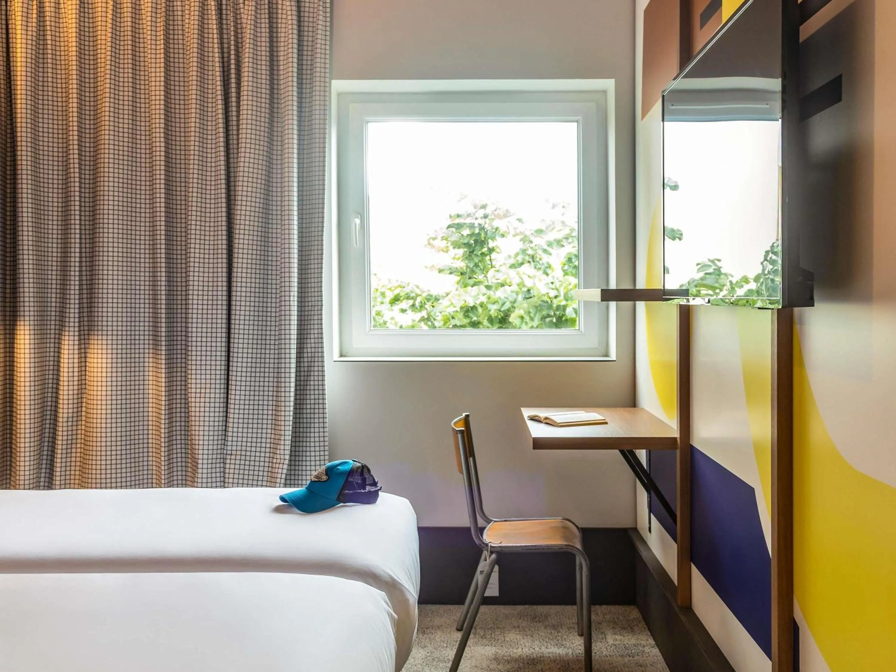 Bedroom, Bed in greet hotel Marseille Parc Chanot Velodrome