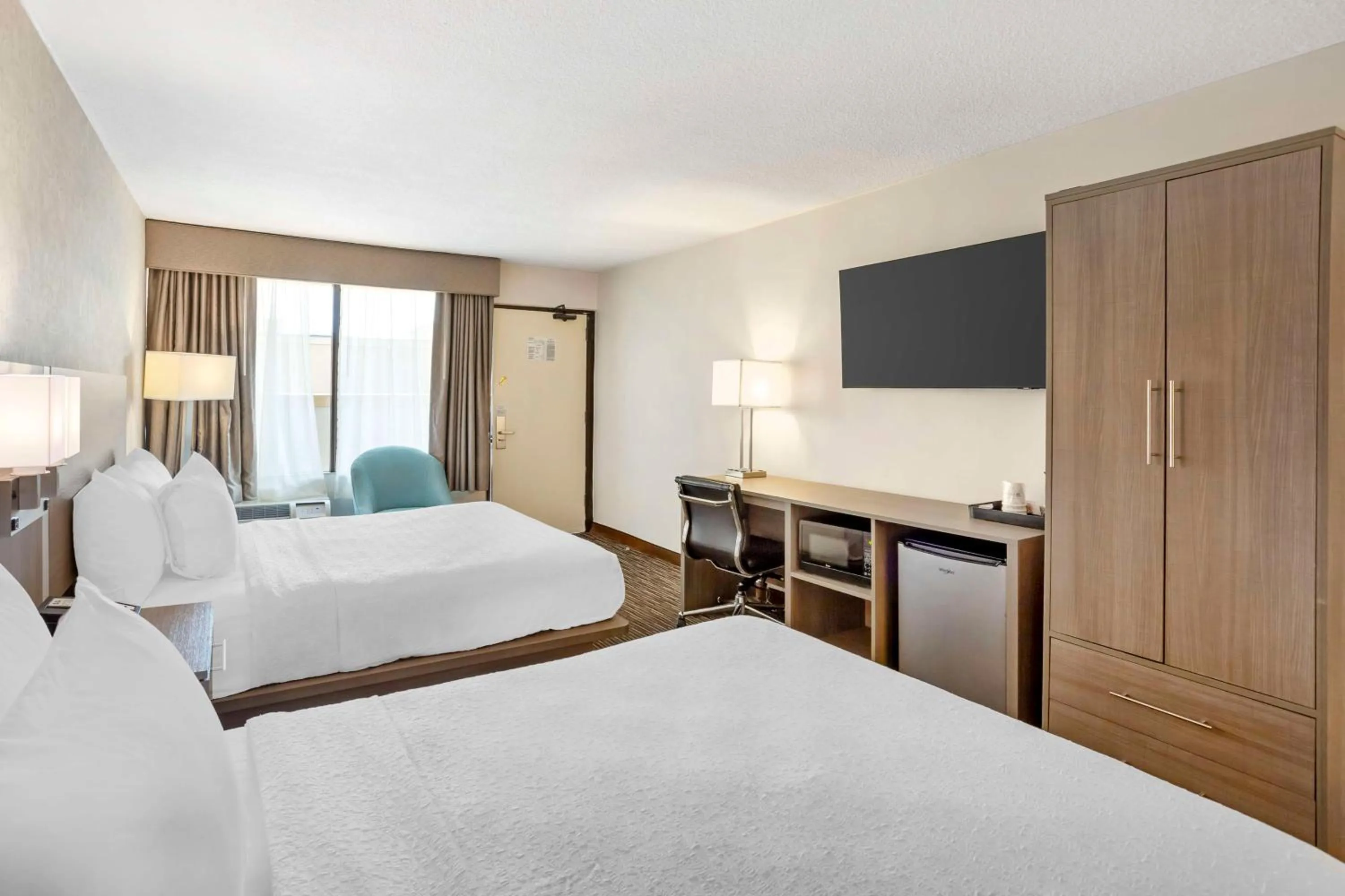 Bedroom, Bed in Best Western Mill River Manor