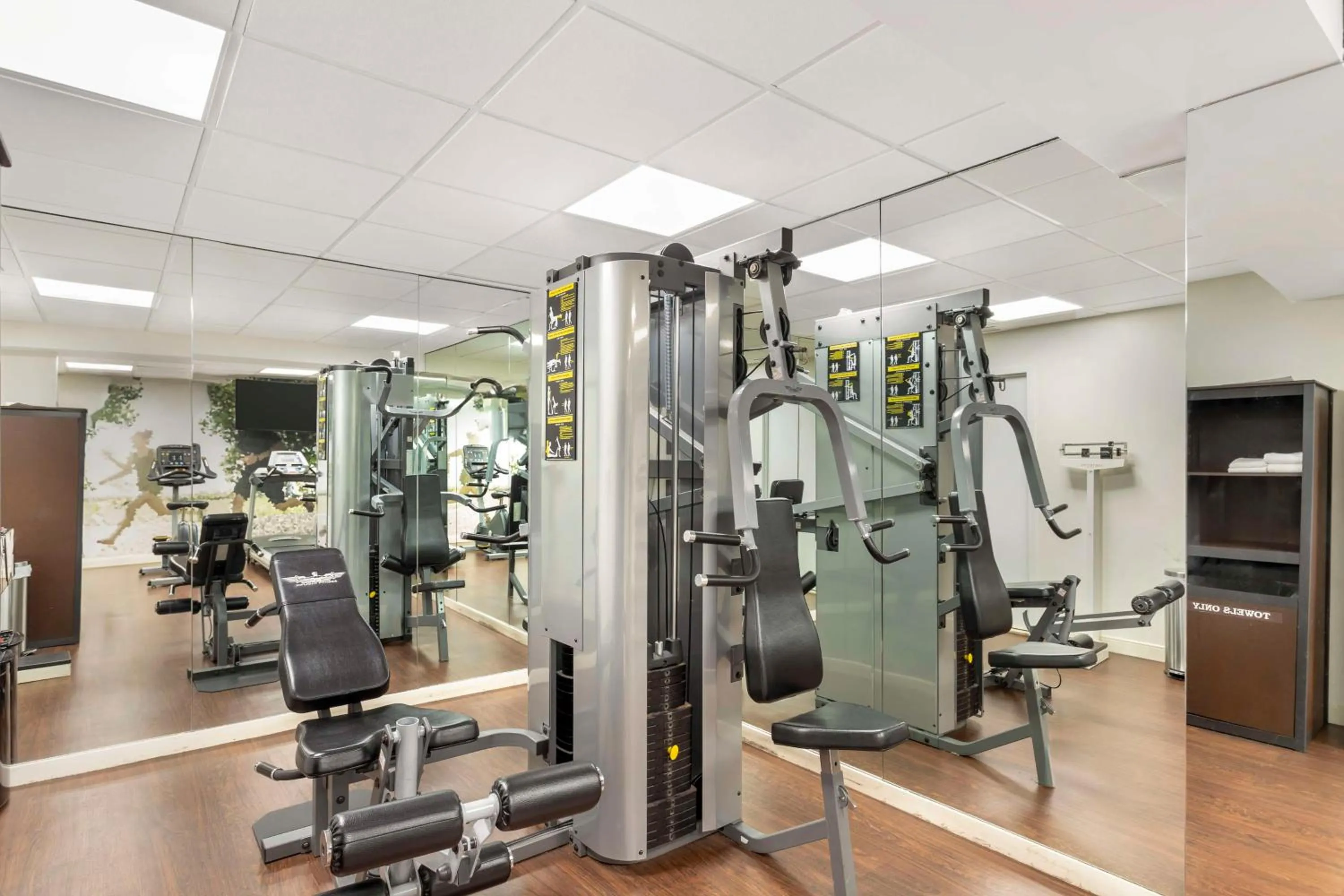 Fitness centre/facilities in Best Western Mill River Manor