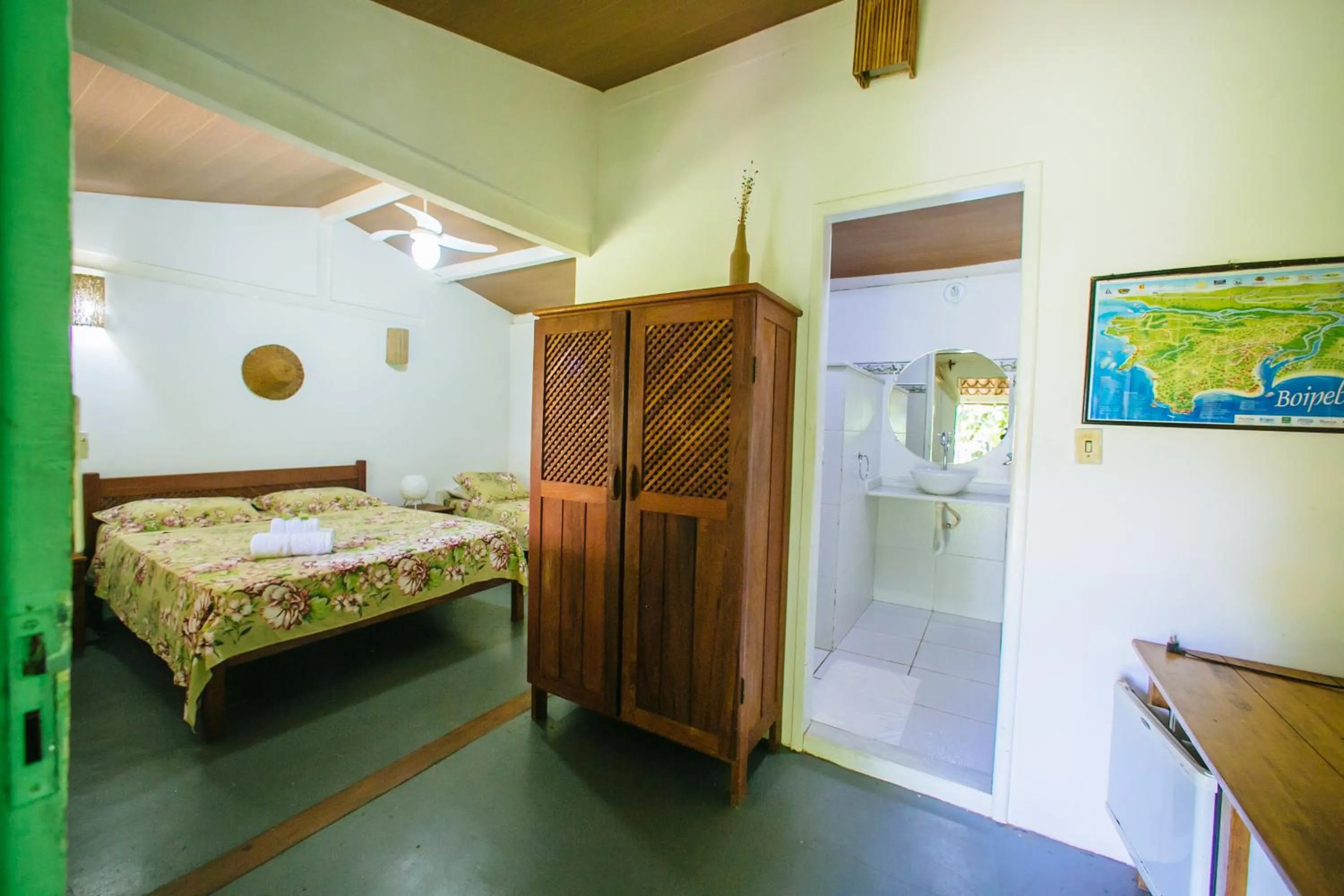 Photo of the whole room, Bed in Pousada Luar das Águas