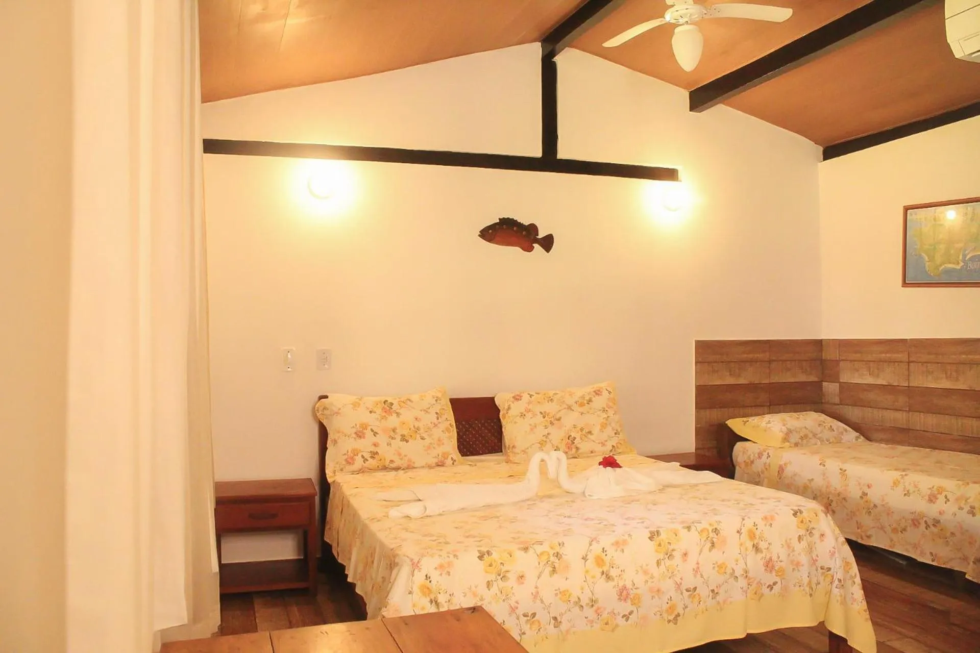 Photo of the whole room, Bed in Pousada Luar das Águas