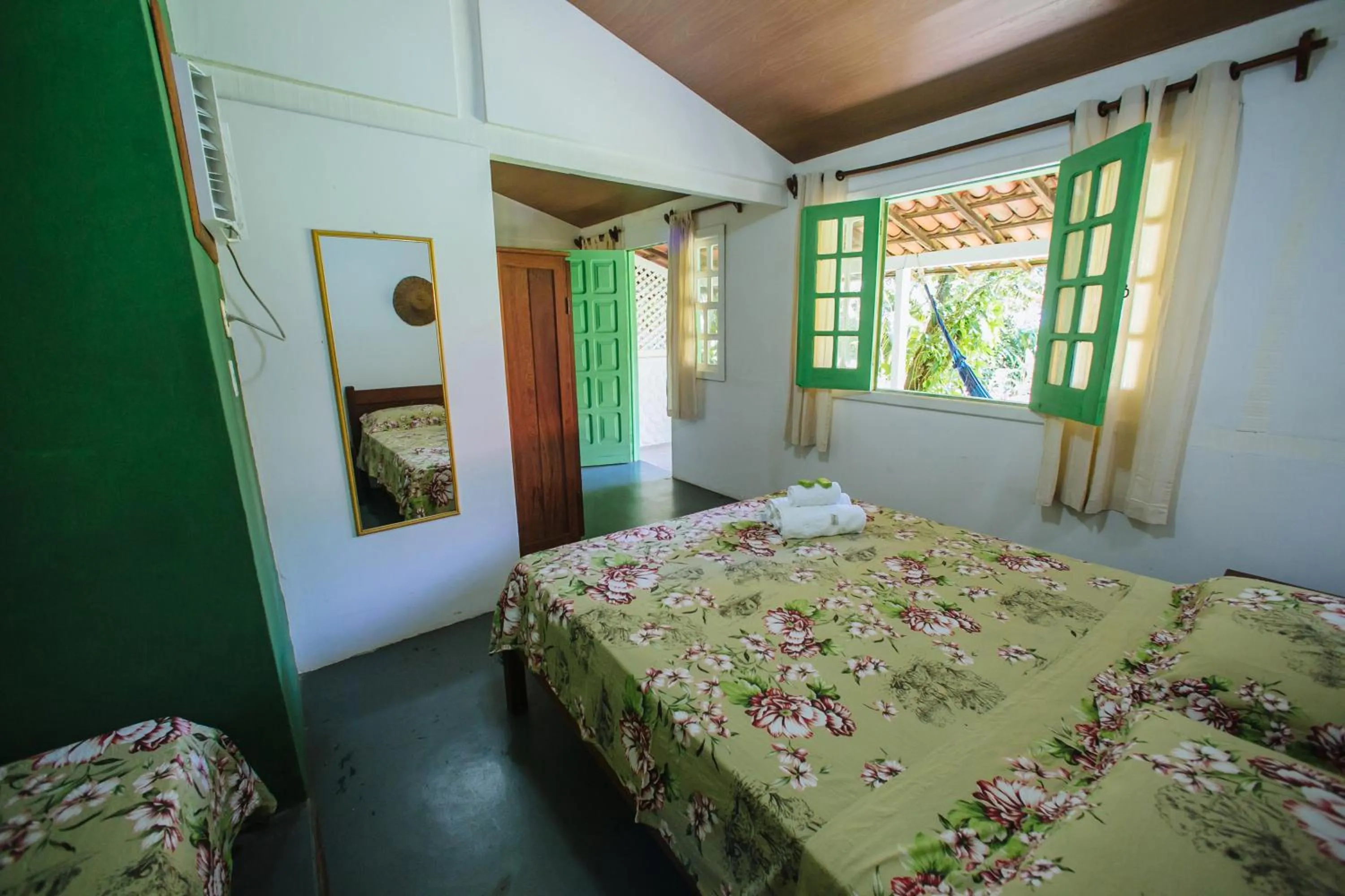 Photo of the whole room, Bed in Pousada Luar das Águas