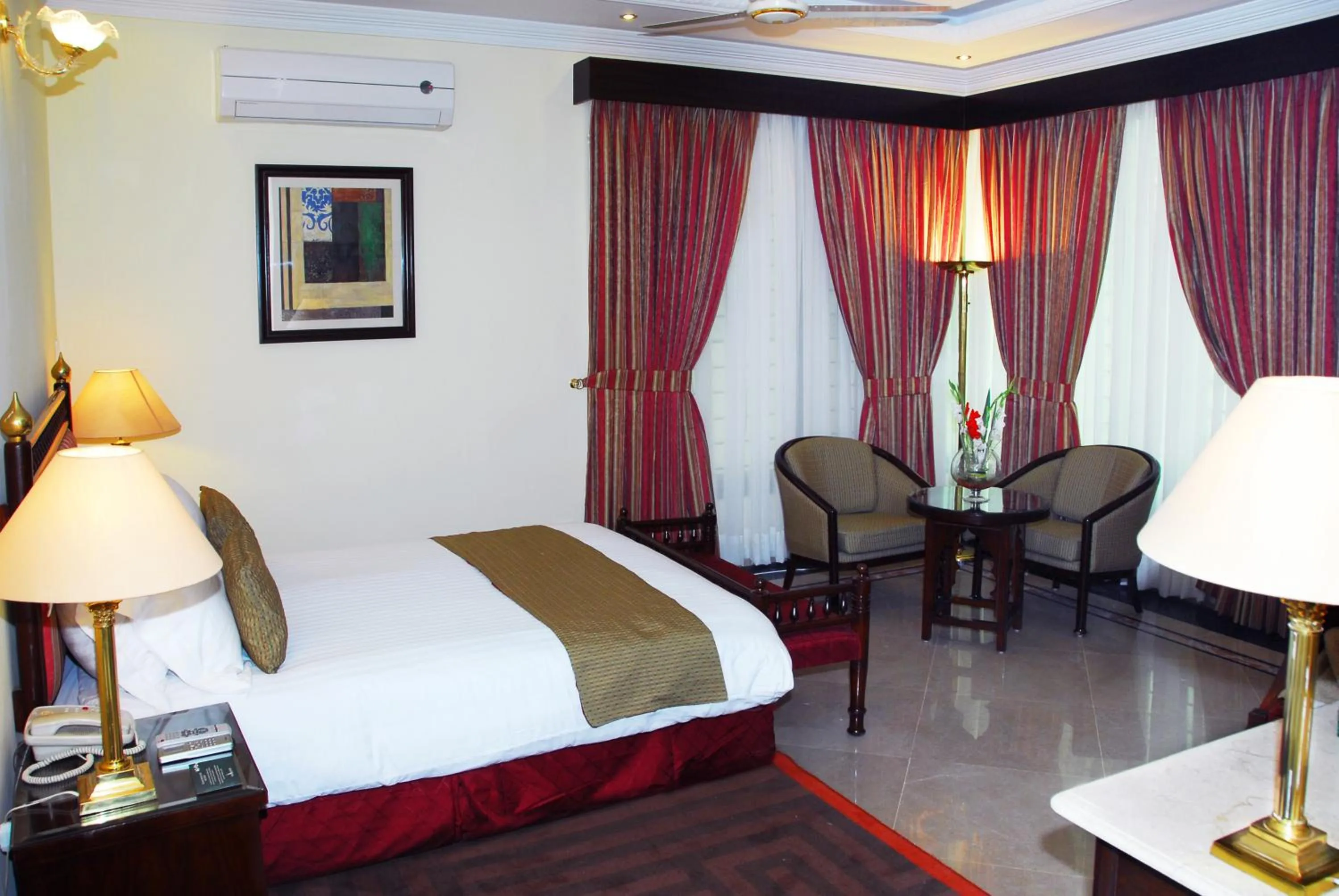 Photo of the whole room, Bed in Avari Xpress, Islamabad