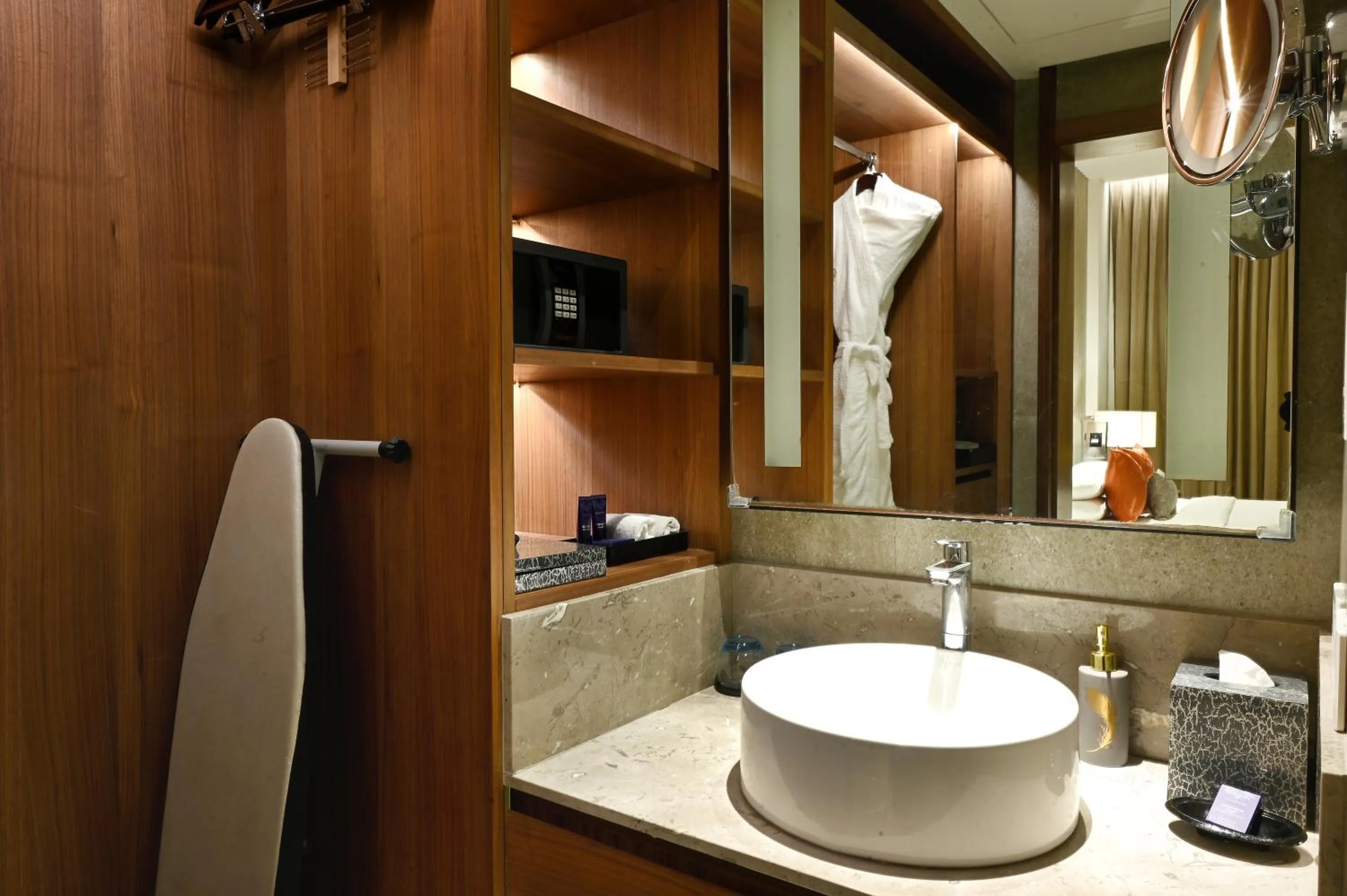 Bathroom in Vivanta Kolkata EM Bypass