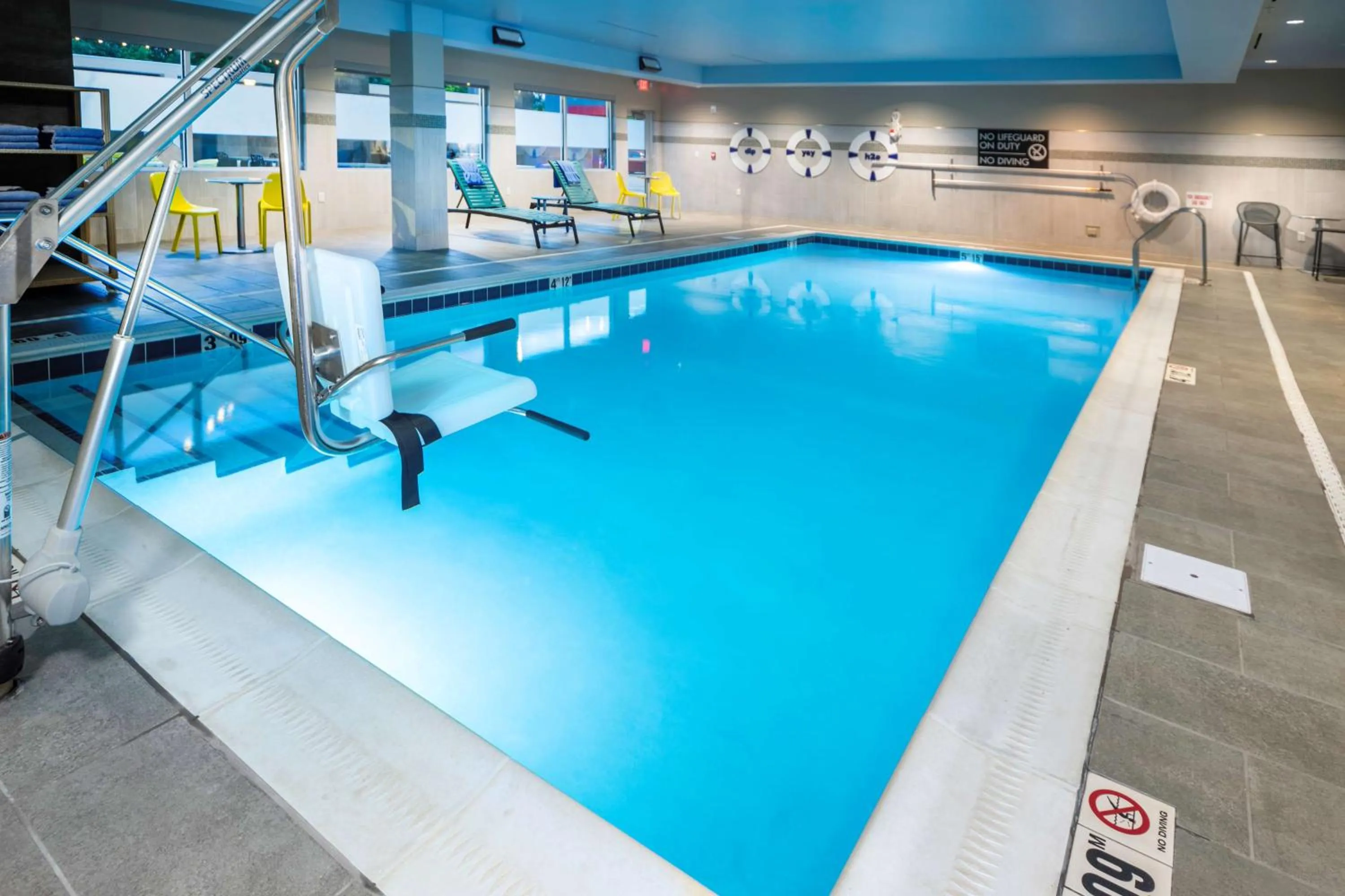 Swimming pool in Home2 Suites By Hilton Minneapolis-Mall of America